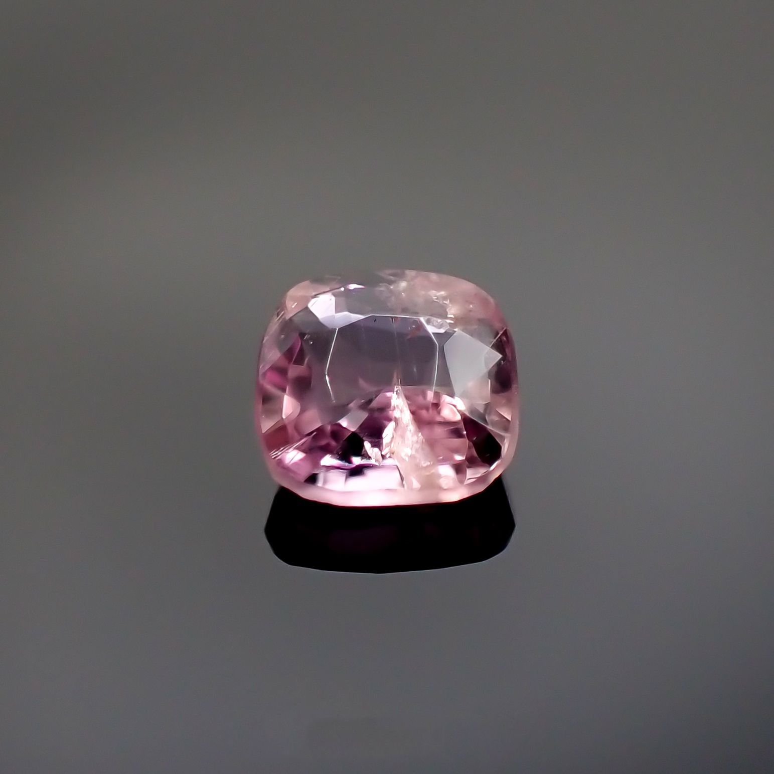 ピンクカラーの新しい宝石、ポードレッタイトについて解説 | TOP STONE 