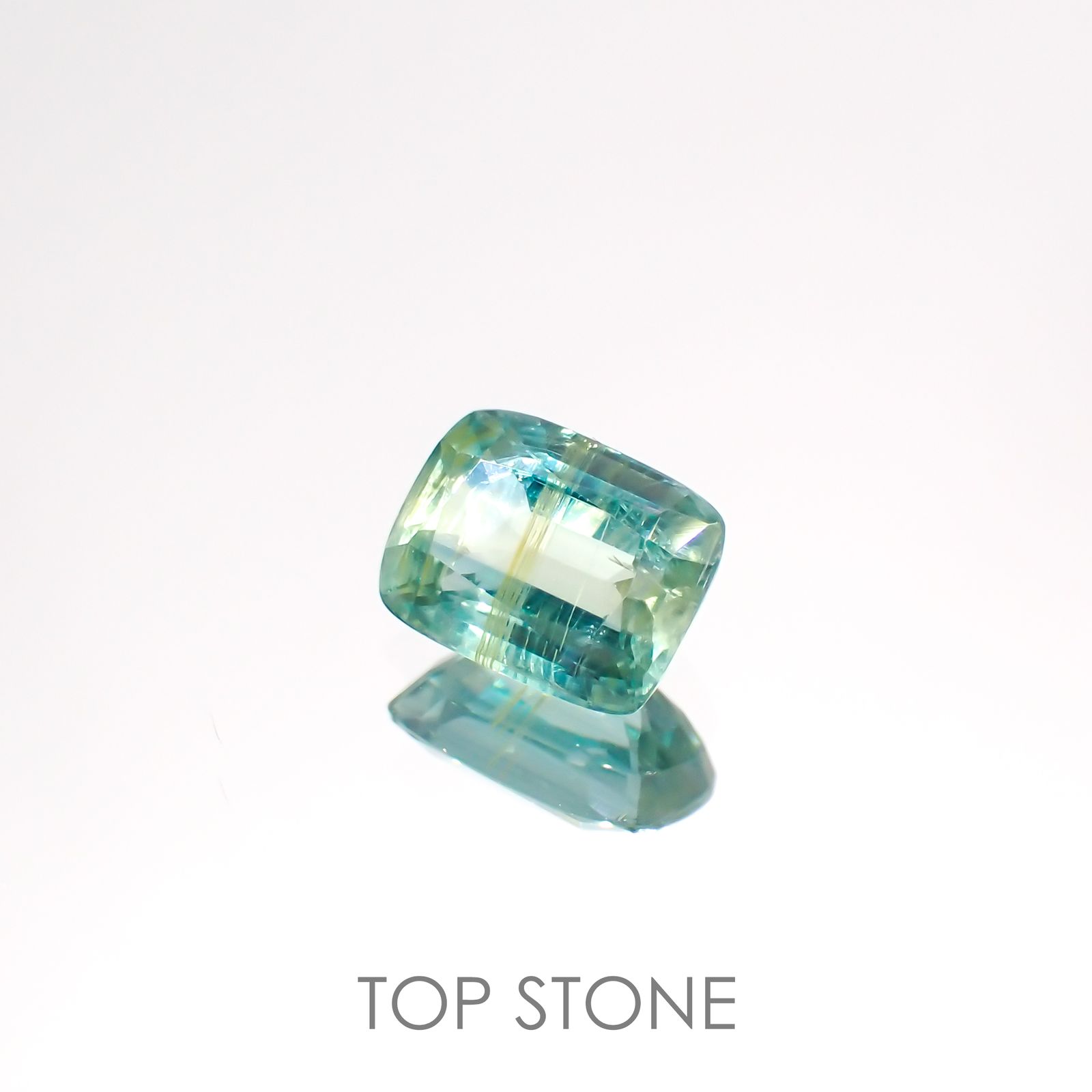 バイカラーカイヤナイト(宝石名カイヤナイト)ネパール産 1.23ct 識別済[220115366]6.9x5.2mm前後