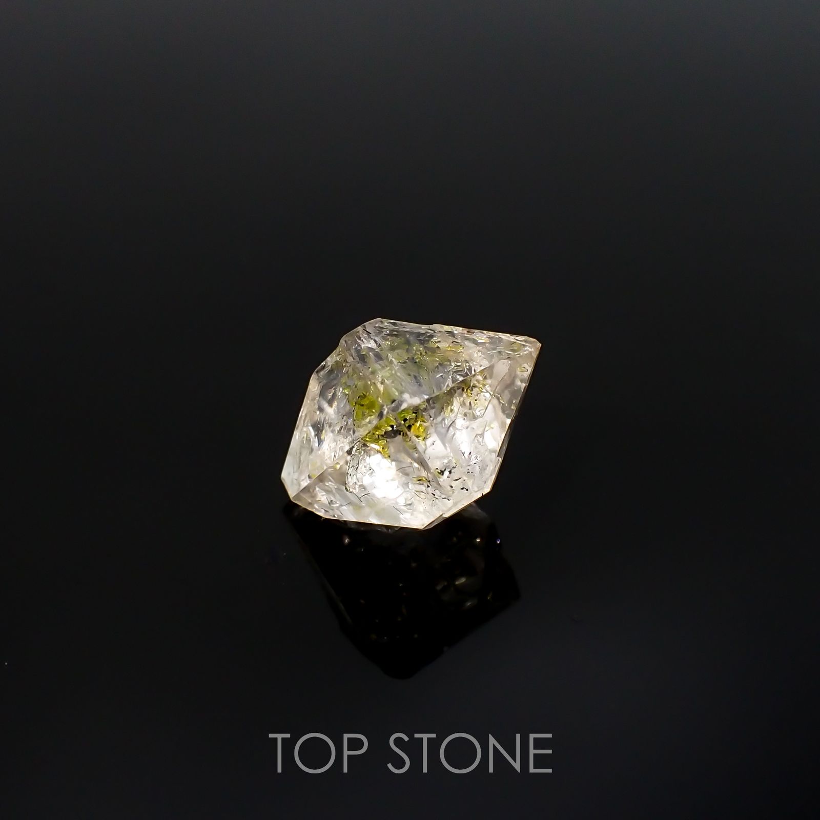 オイルインクォーツ 原石パキスタン産 5.11ct[220515872]12.5x11.7mm前後