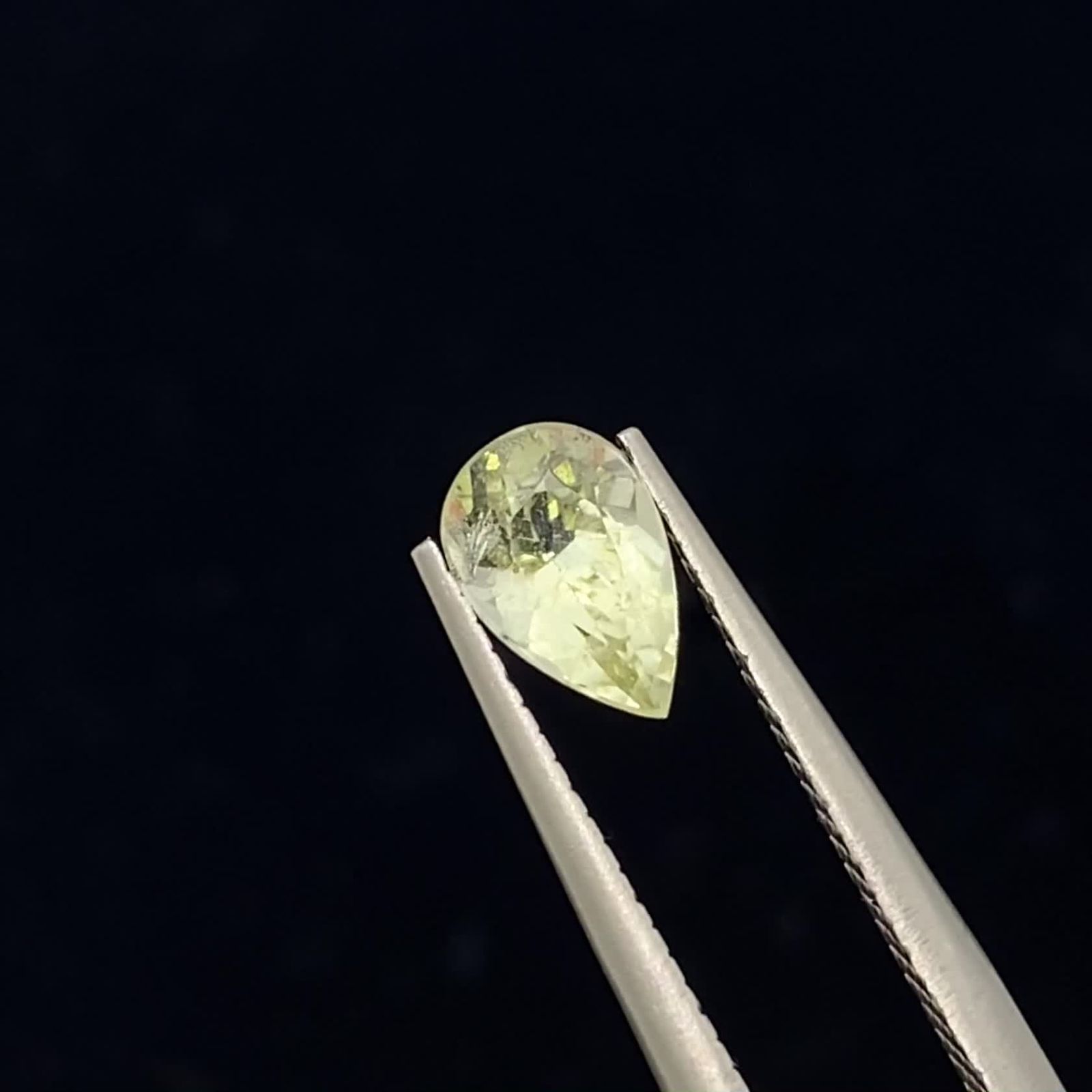 ブラジリアナイト(宝石名ブラジリアナイト)ブラジル産 0.77ct 識別済