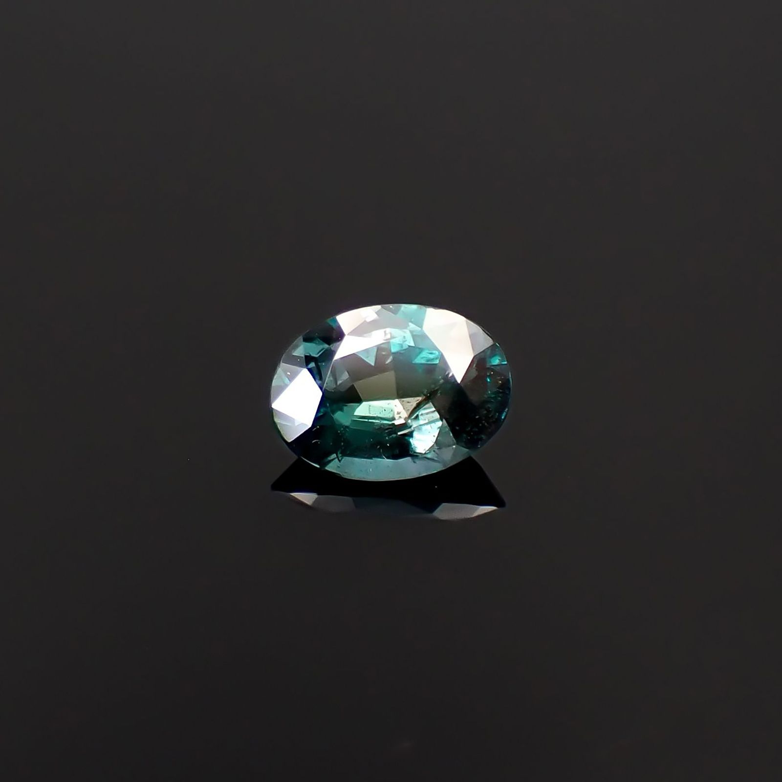 アレキサンドライト(宝石名アレキサンドライト)ブラジル産 GIA鑑付 0.88ct / 7.21x5.31mm前後 [260532227]