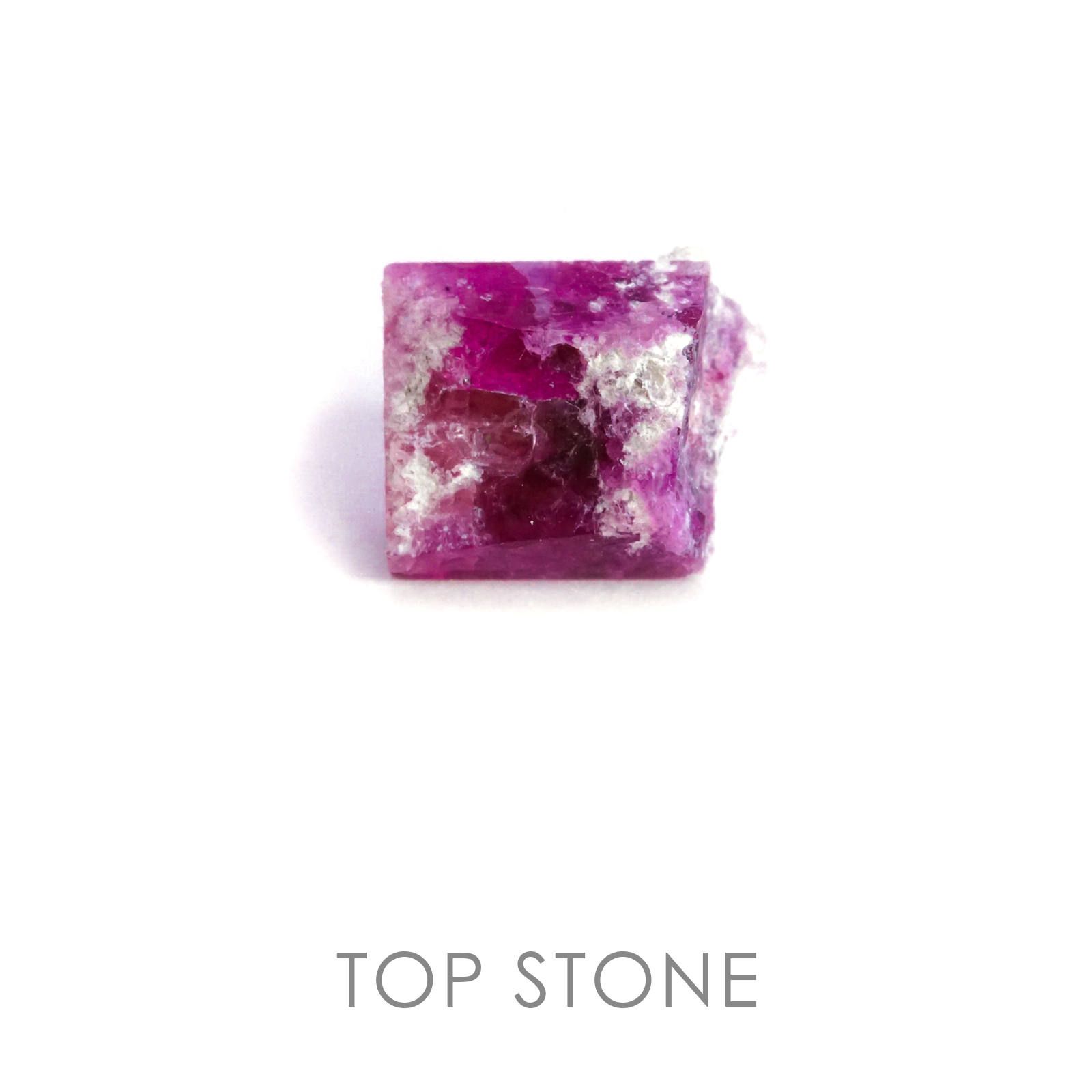 レッドベリル アメリカ・ユタ州産 原石・結晶 非加熱 2.32ct[19111523]8.7×7.4mm前後