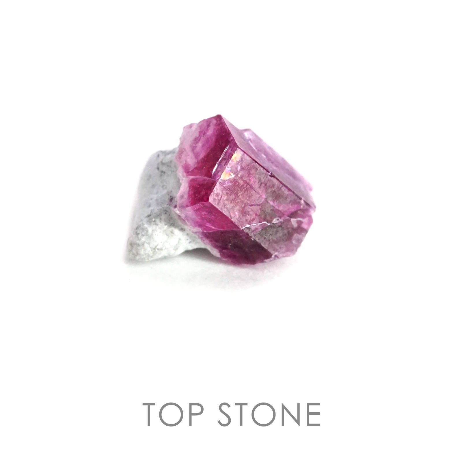 レッドベリル アメリカ・ユタ州産 原石・結晶 非加熱 0.75ct[19111524]5.6×4.7mm前後