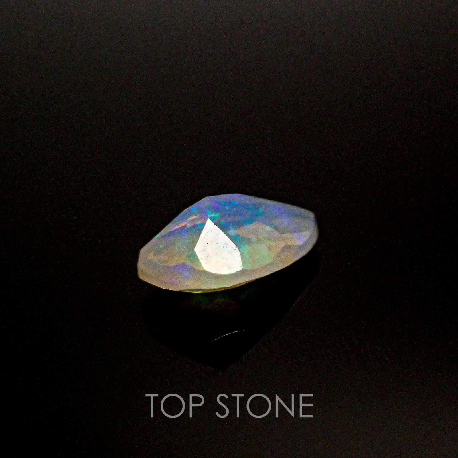 エチオピアンオパール エチオピア産 ルース 0.40ct[20062784]7.8×4.9mm前後