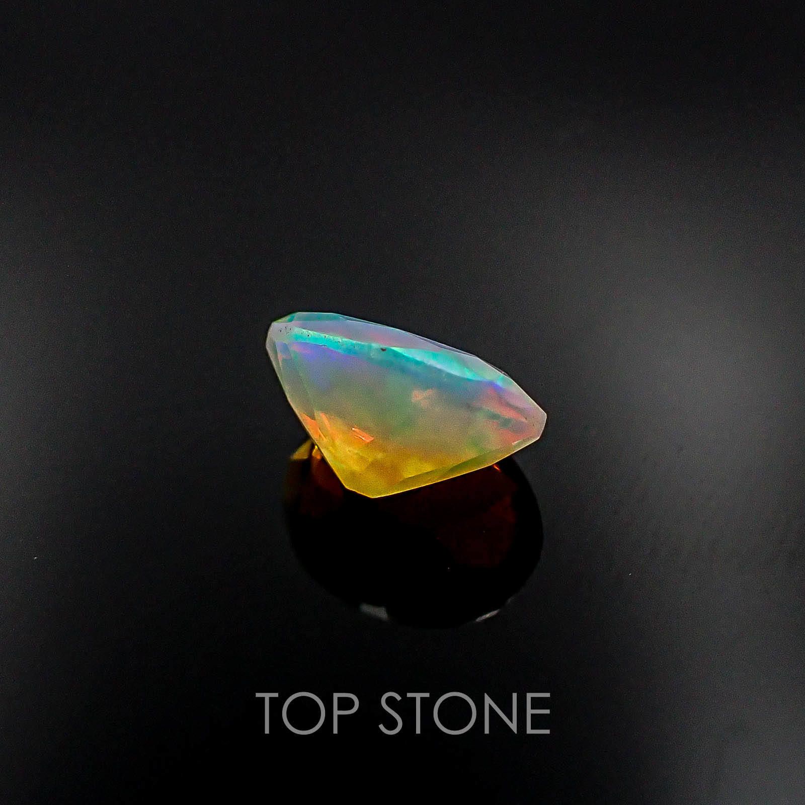 エチオピアンオパール エチオピア産 ルース 0.78ct[20062778]8.1×6.2mm前後