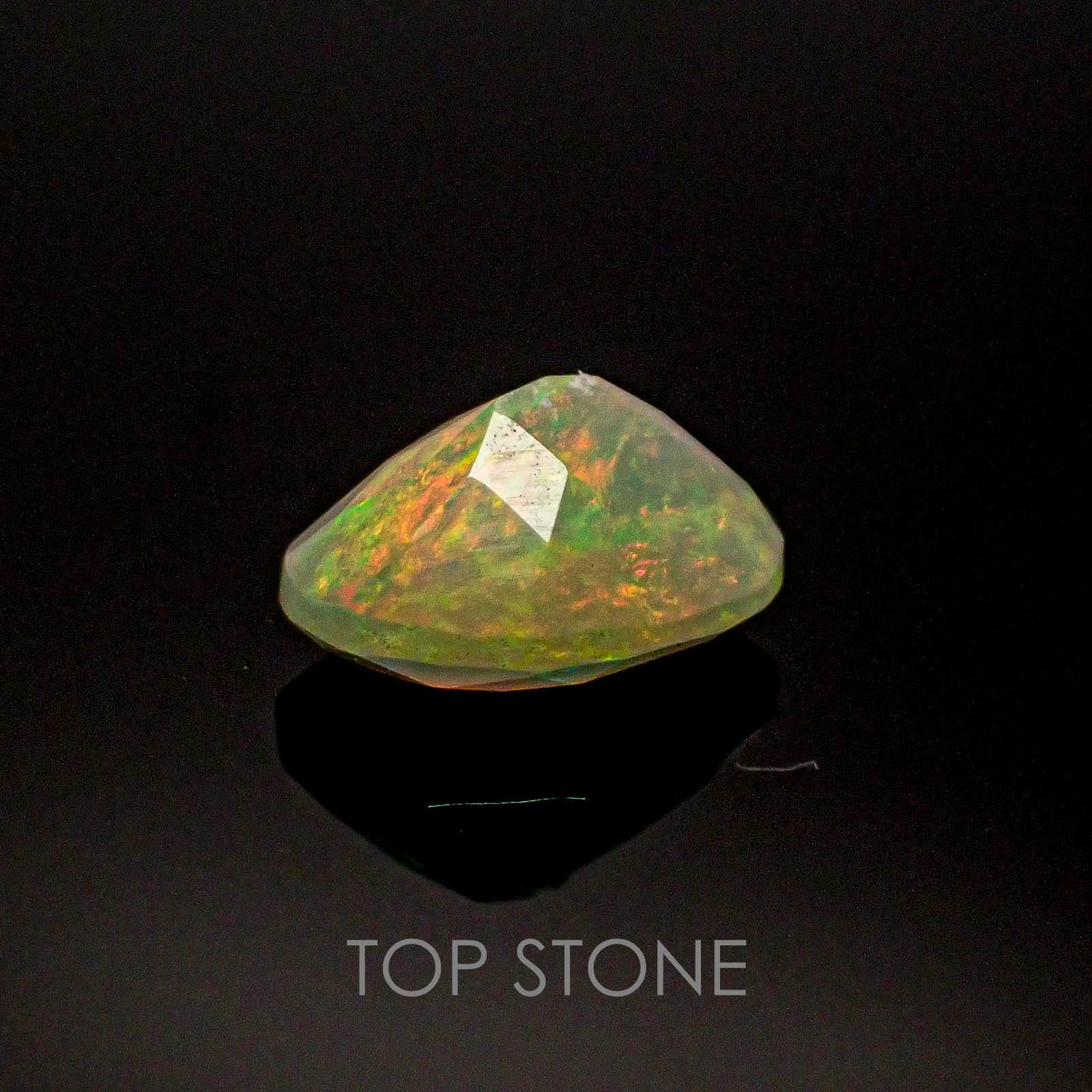エチオピアンオパール エチオピア産 ルース 0.74ct[20062781]8.1×6.2mm前後