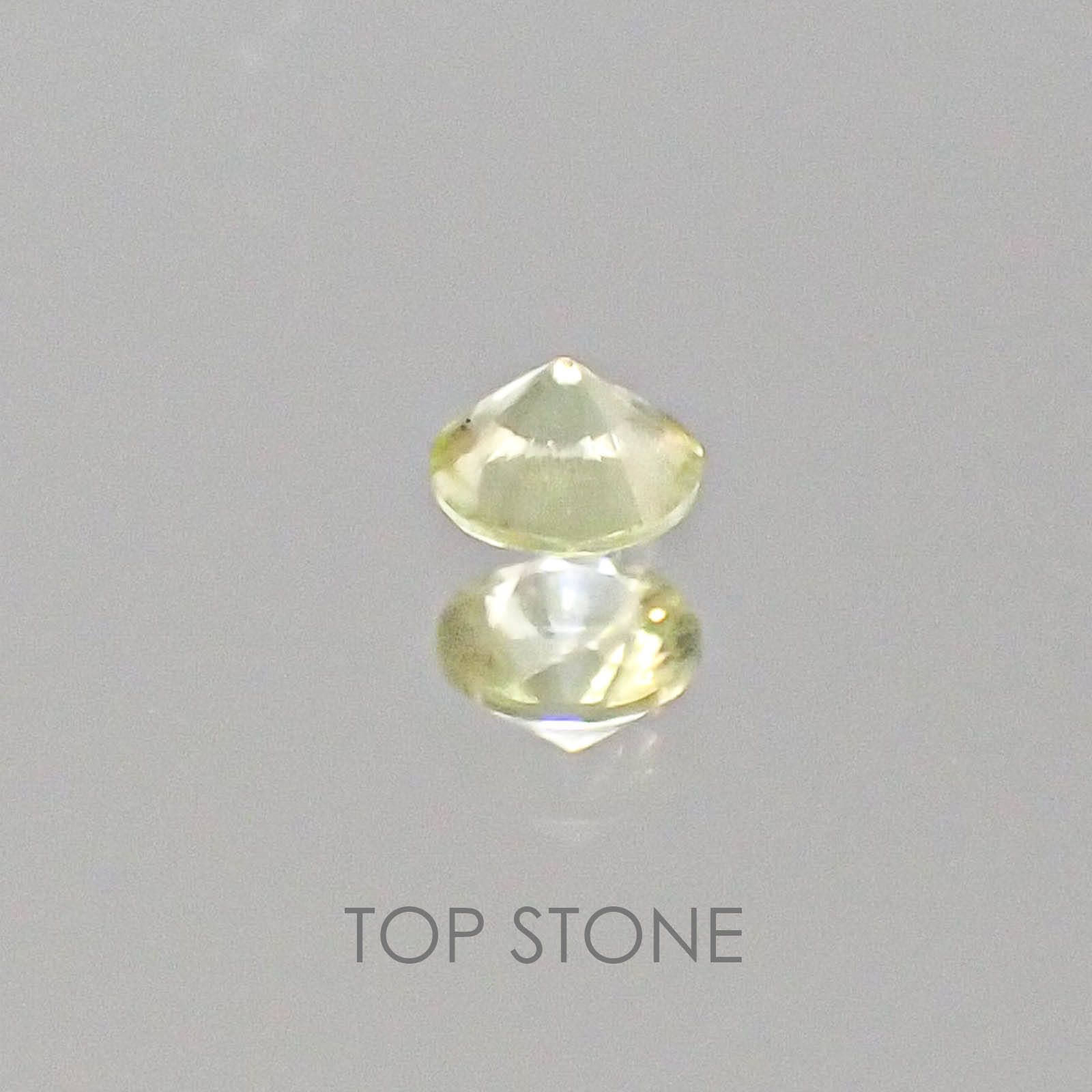 パラサイティック ペリドット 採取地：ロシア・セムチャン ソーティング付き 0.049ct[20063377]2.4×2.4mm前後