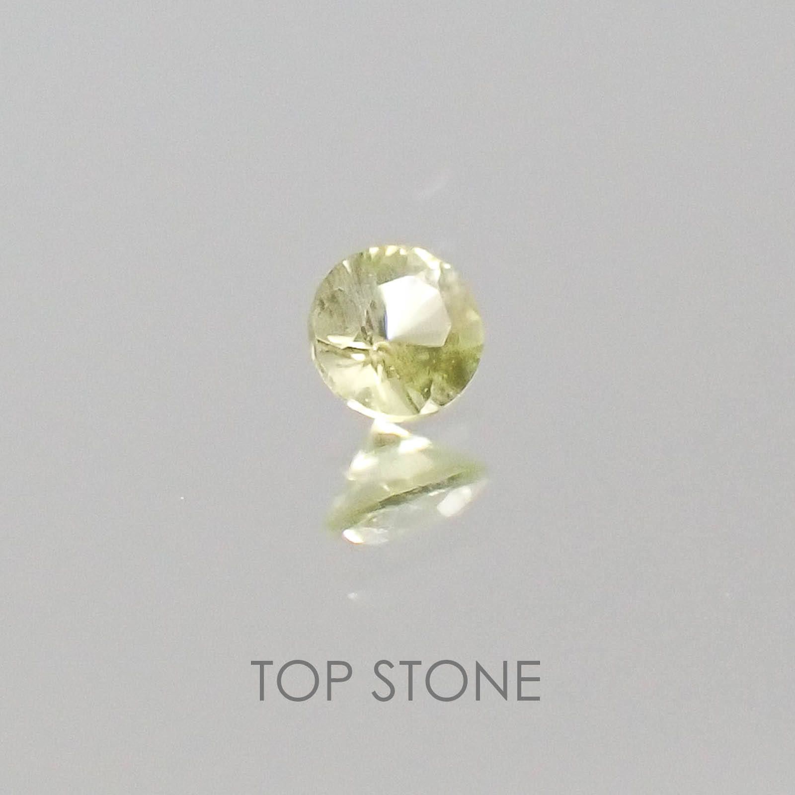 パラサイティック ペリドット 採取地：ロシア・セムチャン ソーティング付き 0.049ct[20063377]2.4×2.4mm前後