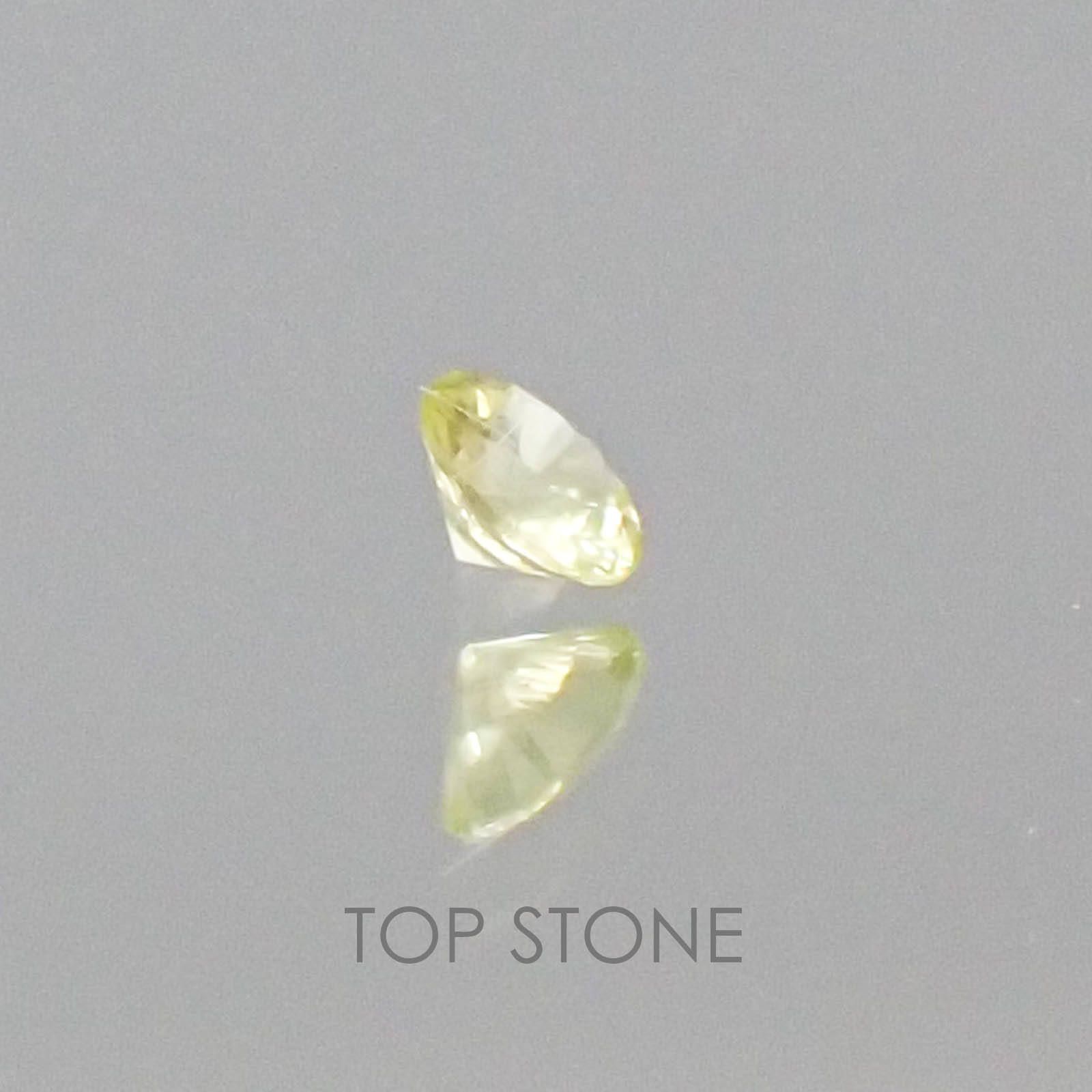 パラサイティック ペリドット 採取地：ロシア・セムチャン ソーティング付き 0.045ct[20063378]2.4×2.4mm前後