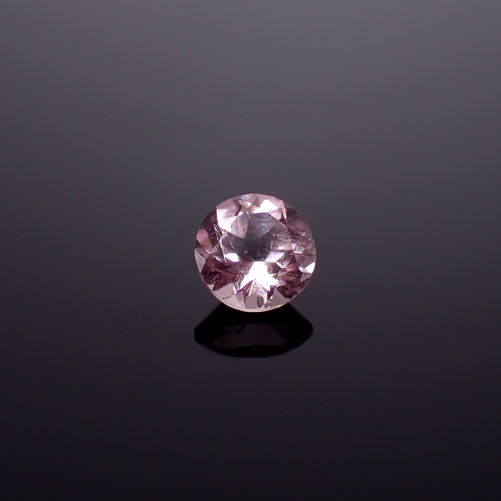ドラゴンガーネット タンザニア産 0.40ct / 4.4x4.4mm前後 [260732674]