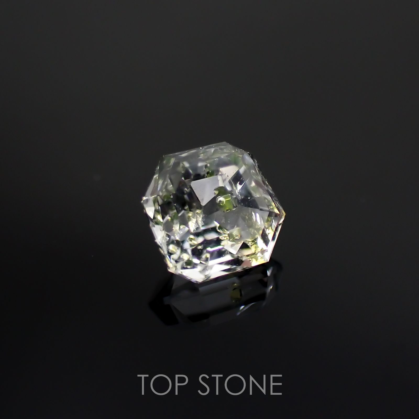 オイルインクォーツ パキスタン産 0.69ct[221018537]5.2x5.2mm前後