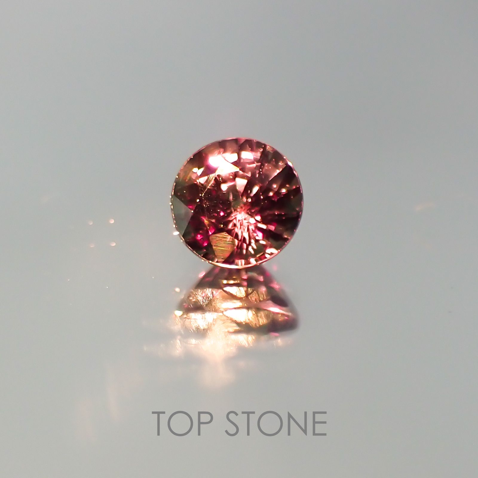 カラーチェンジガーネット(アレキタイプ) マダガスカル・ベキリー産 ルース 0.537ct[21029474]4.5×4.5mm前後