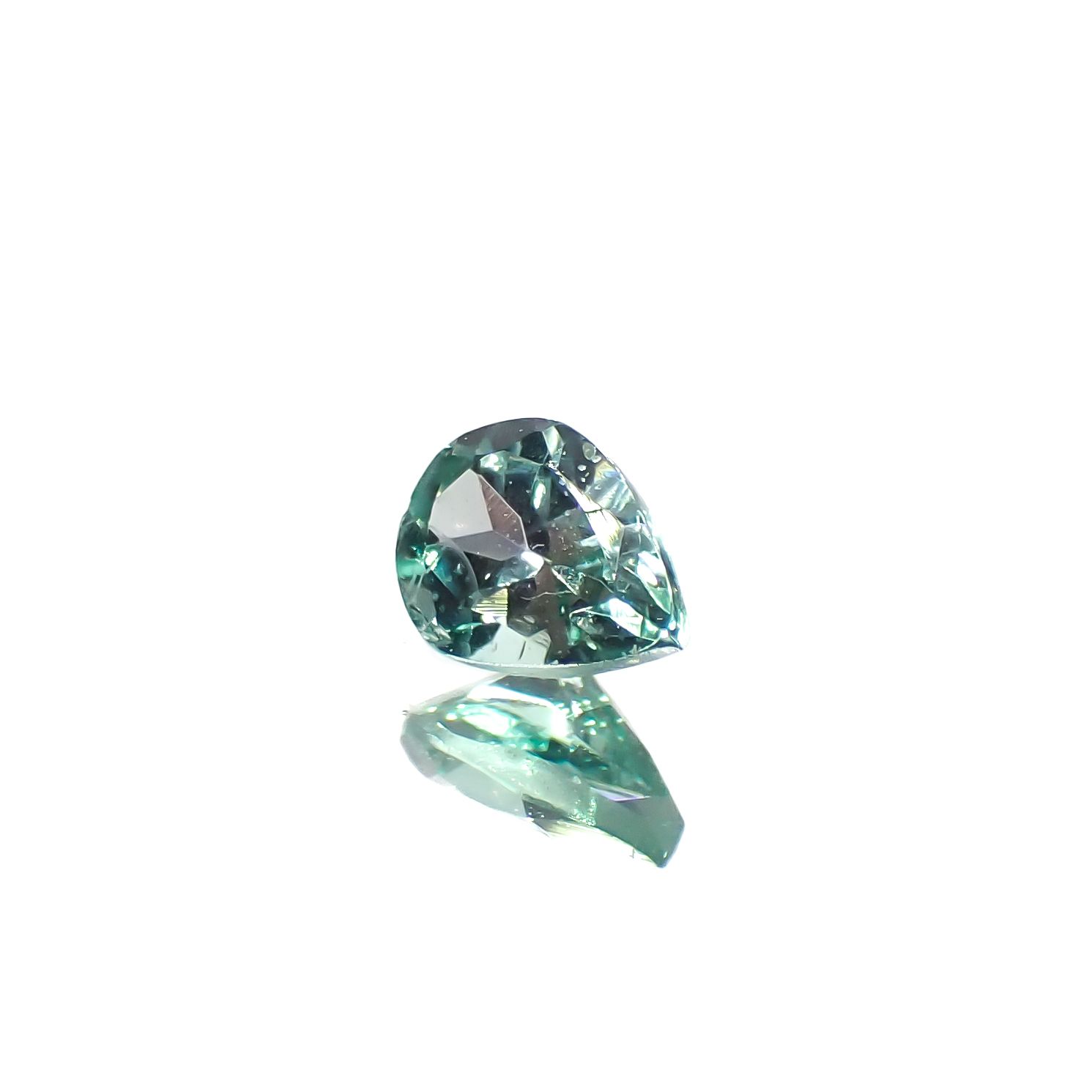 ブルーグリーンコーネルピン(宝石名ブルーグリーン・コーネルピン)タンザニア産 0.15ct 識別済[240527683]3.9x2.9mm前後