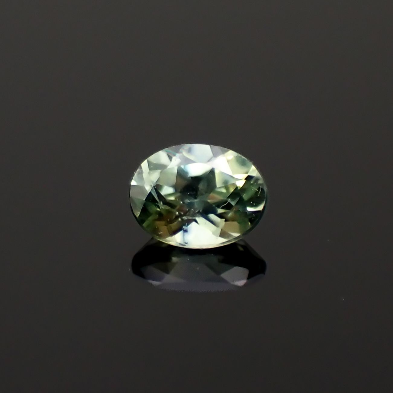 モンタナサファイア(宝石名サファイア)アメリカ・モンタナ州産 0.22ct 識別済[230321274]3.9x2.9mm前後