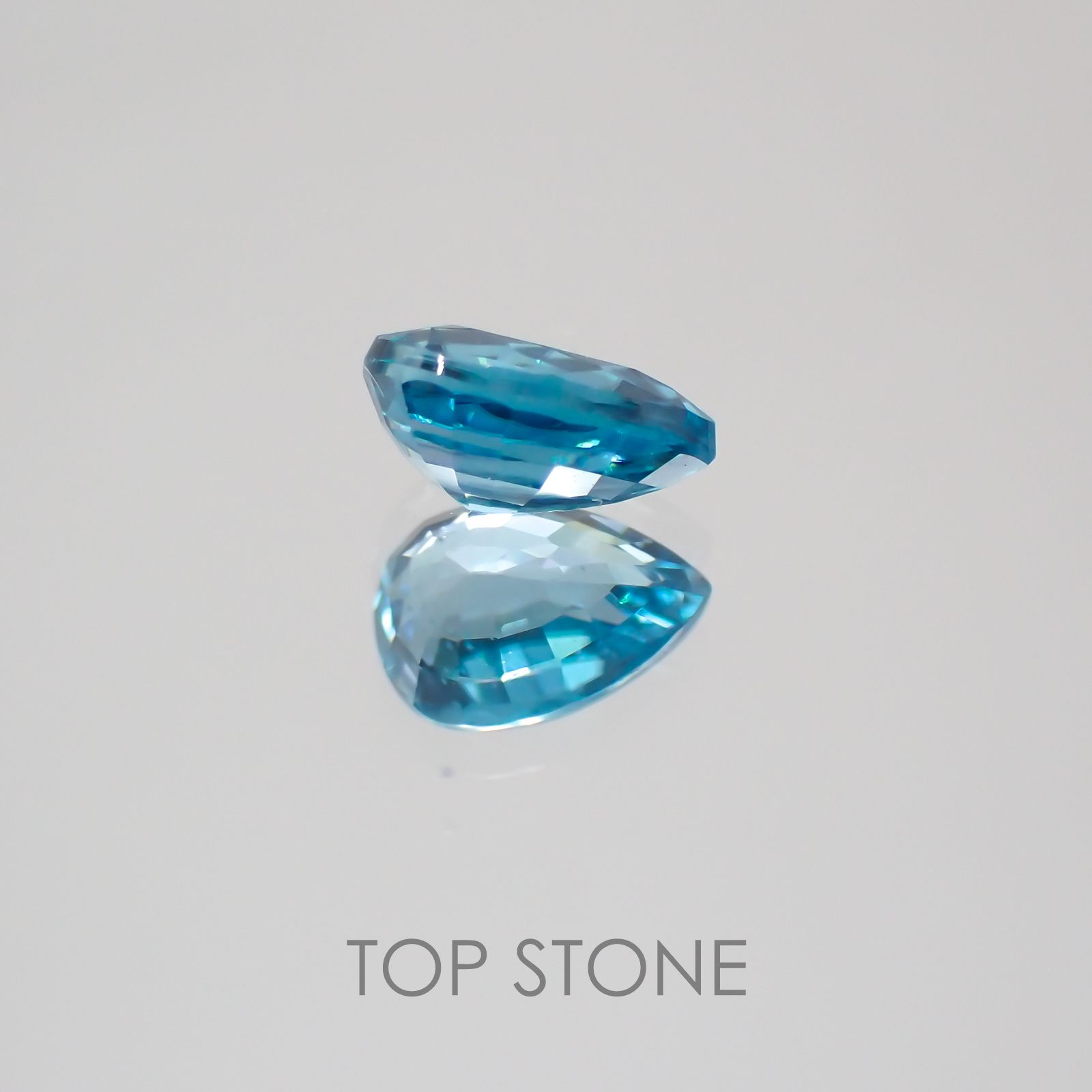 ブルージルコン カンボジア産 ルース 0.73ct[2006311]5.9×4.2mm前後