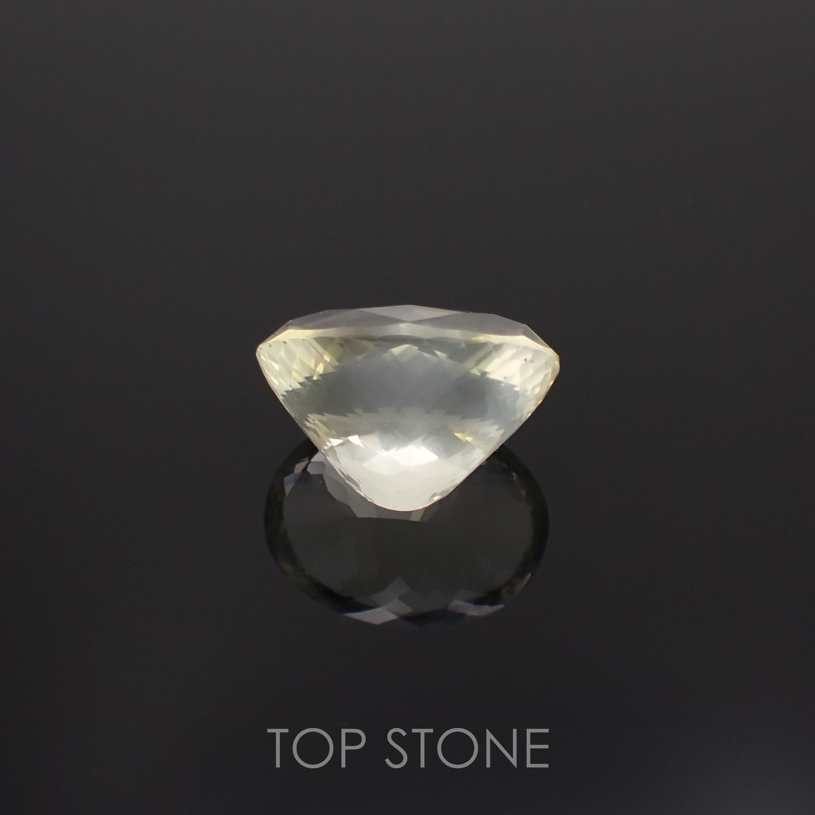 イエローシーンオーソクレース(宝石名シーン・オーソクレース)マダガスカル産 13.184ct ソ付(彩珠)[221018693]17.5x13.1mm前後