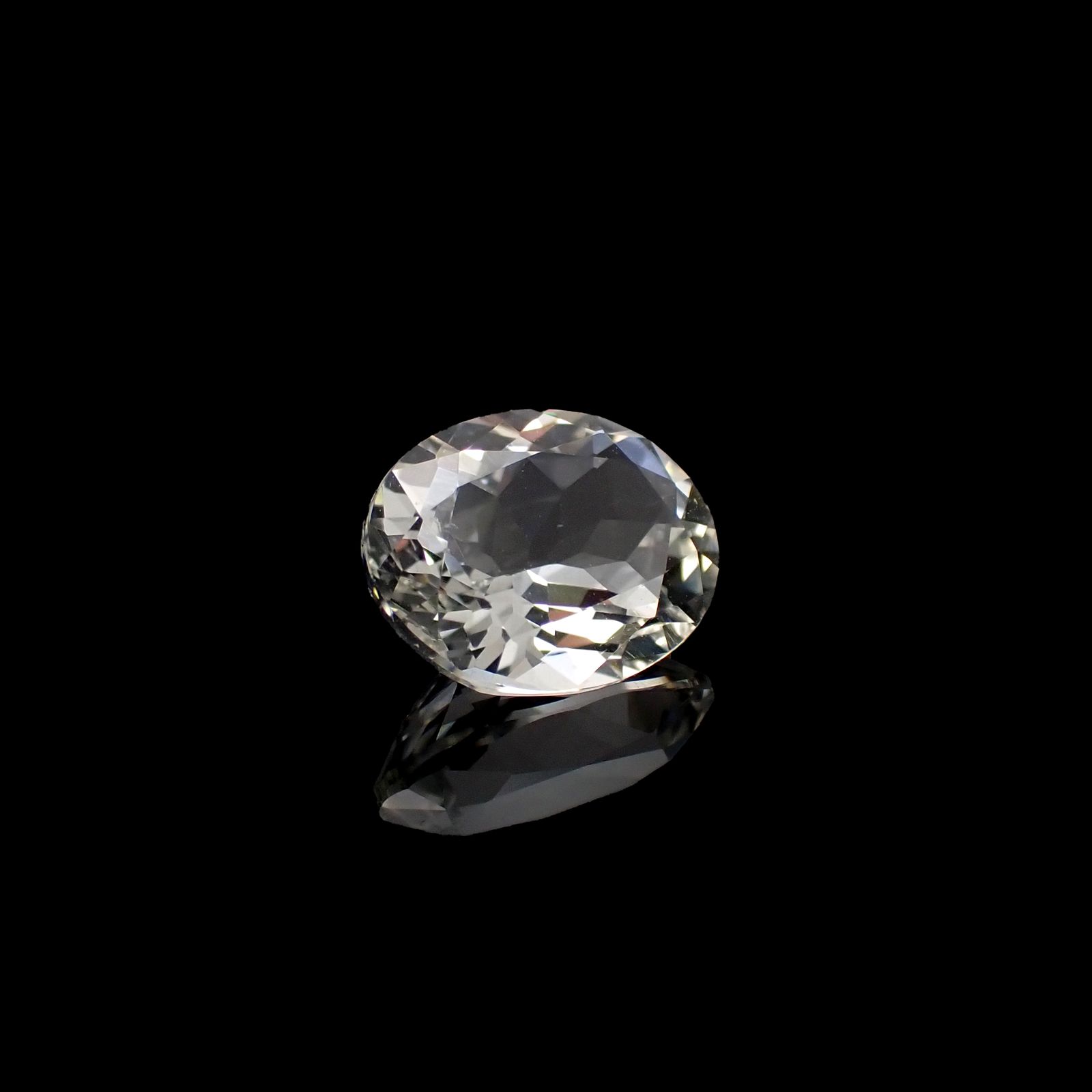 含バリウム・サニディン(宝石名サニディン)ドイツ産 1.95ct 識別済[231224975]9.5x7.5mm前後