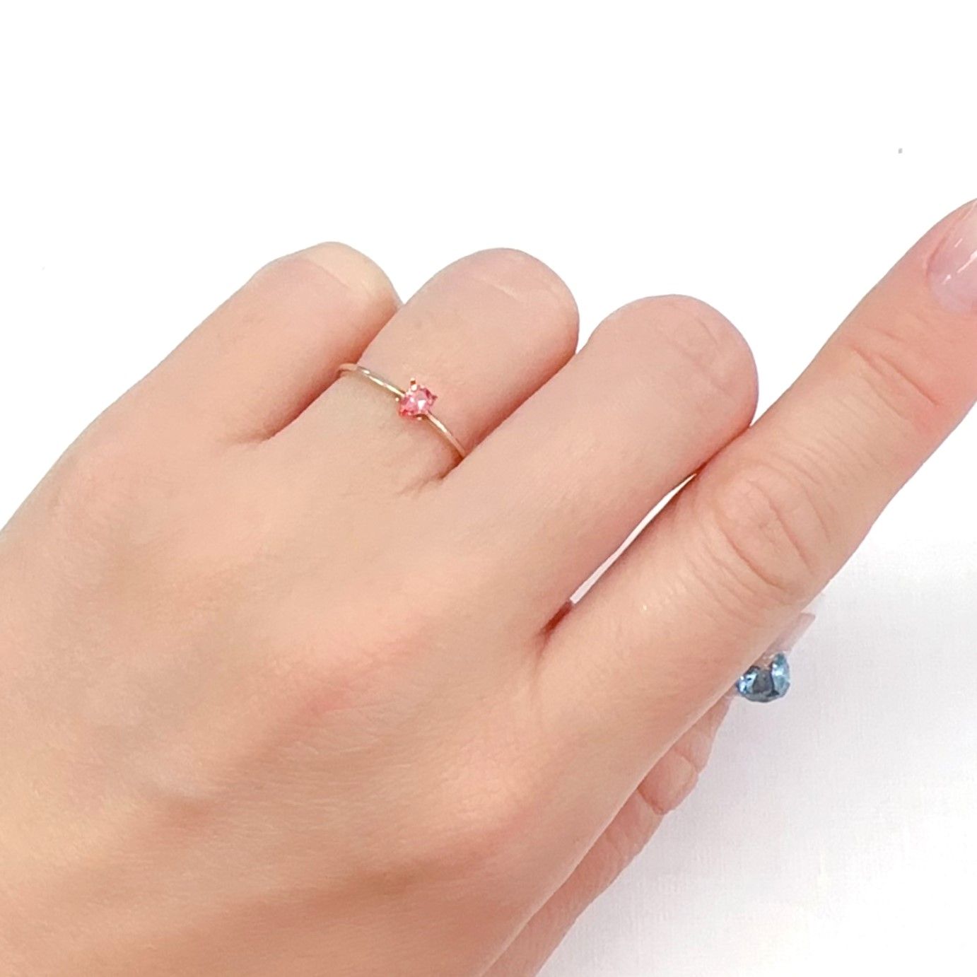 ホットピンクスピネル タンザニア・マヘンゲ産 0.13ct[240327007]4x2.8mm前後
