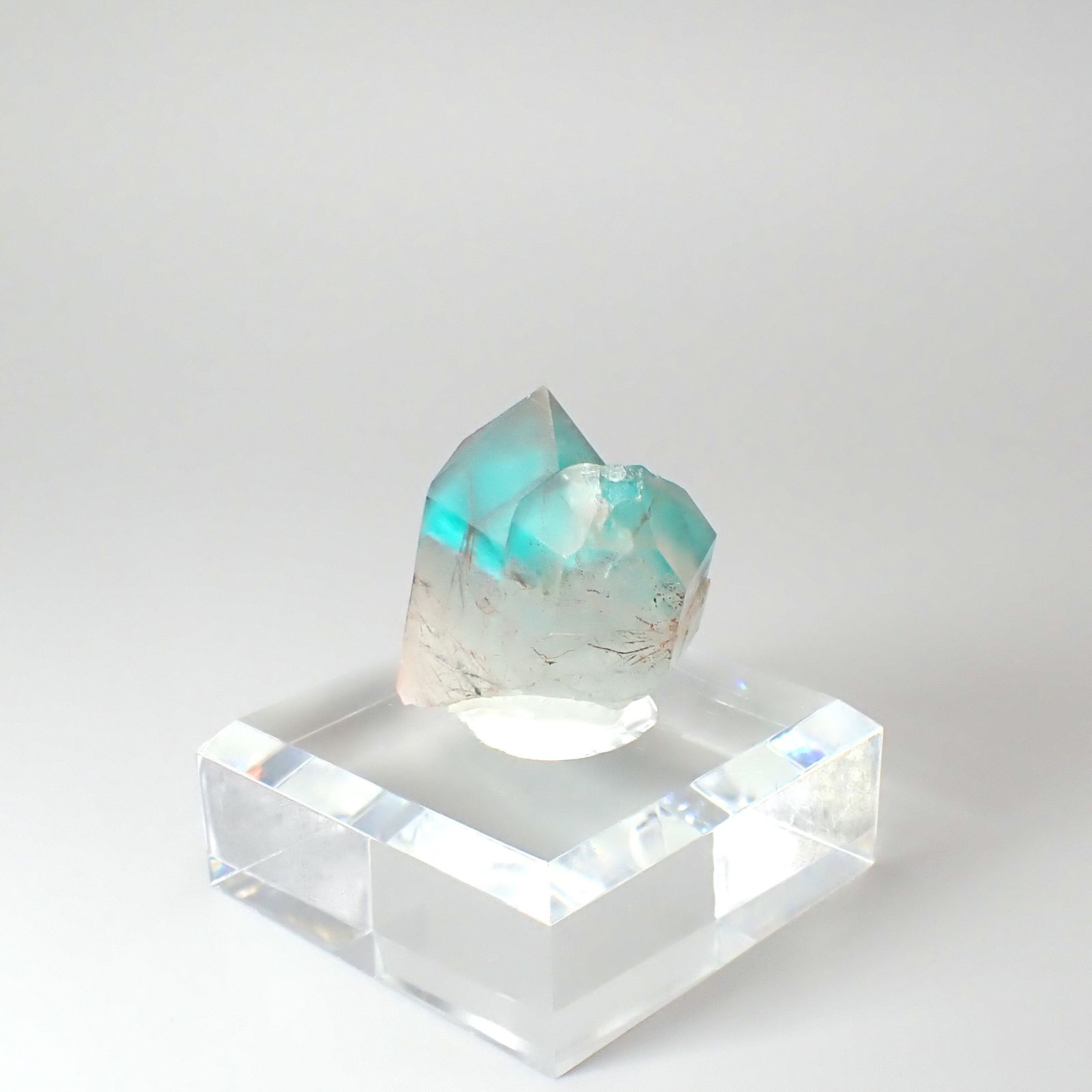 アホイトインクォーツ原石 南アフリカ・メッシーナ鉱山産 アクリル台座付き 159.82ct(31.96g) / 36x21.7x32.1mm前後 [260532292]