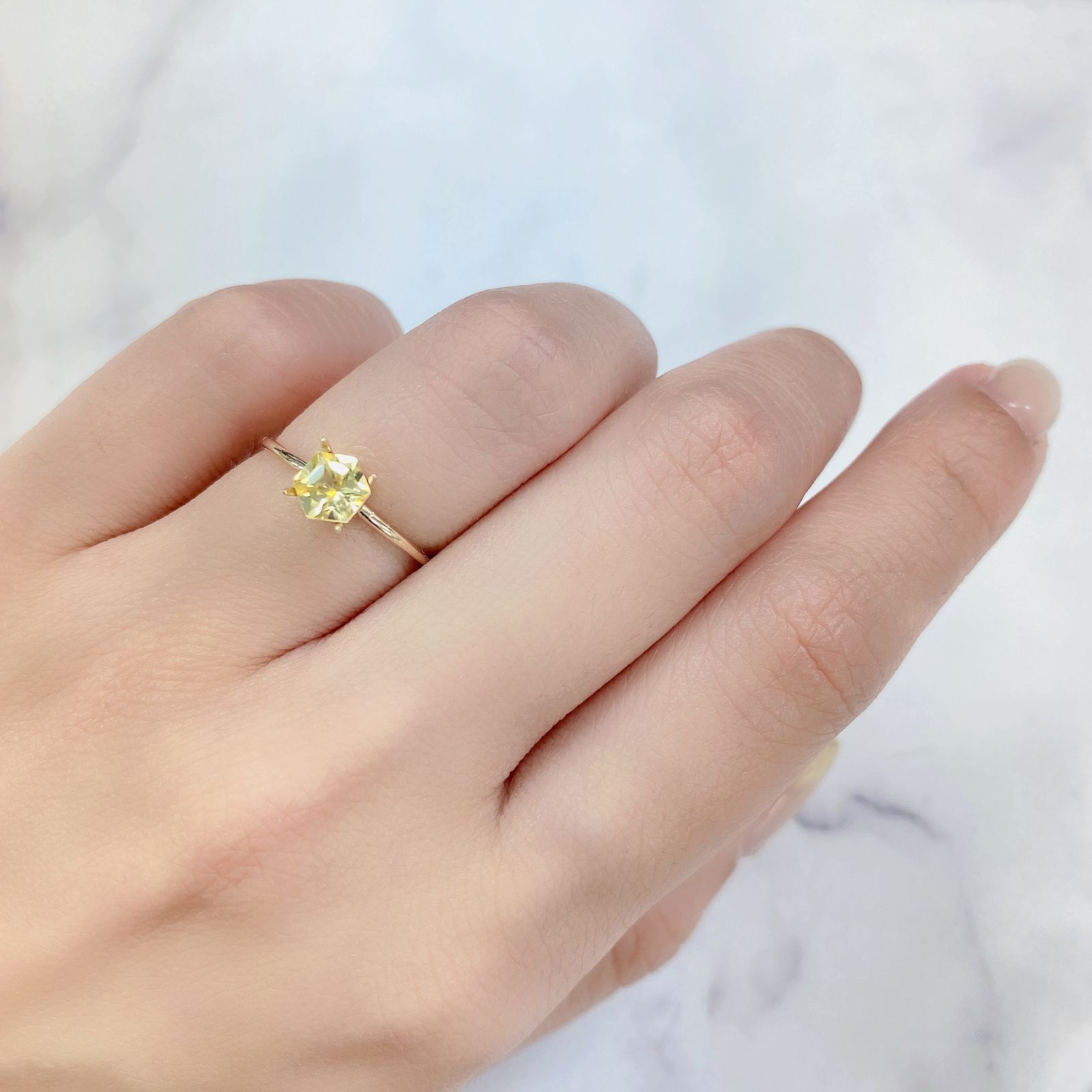 ◇ヘキサゴンカット◇イエロージルコン(宝石名ジルコン) カンボジア産 0.88ct 識別済[210410475]5.1×5.1mm前後