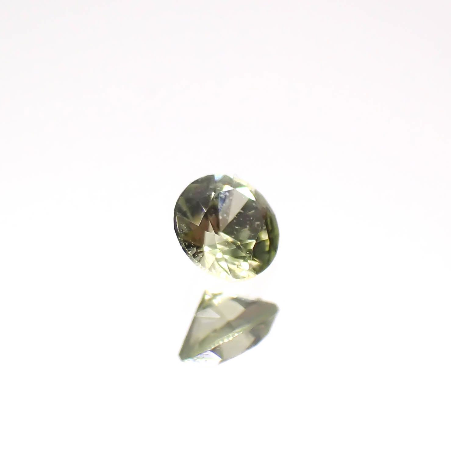 パラサイティックペリドット(宝石名ペリドット)採取地：ロシア 0.041ct 識別済[240627929]2.2x2.2mm前後