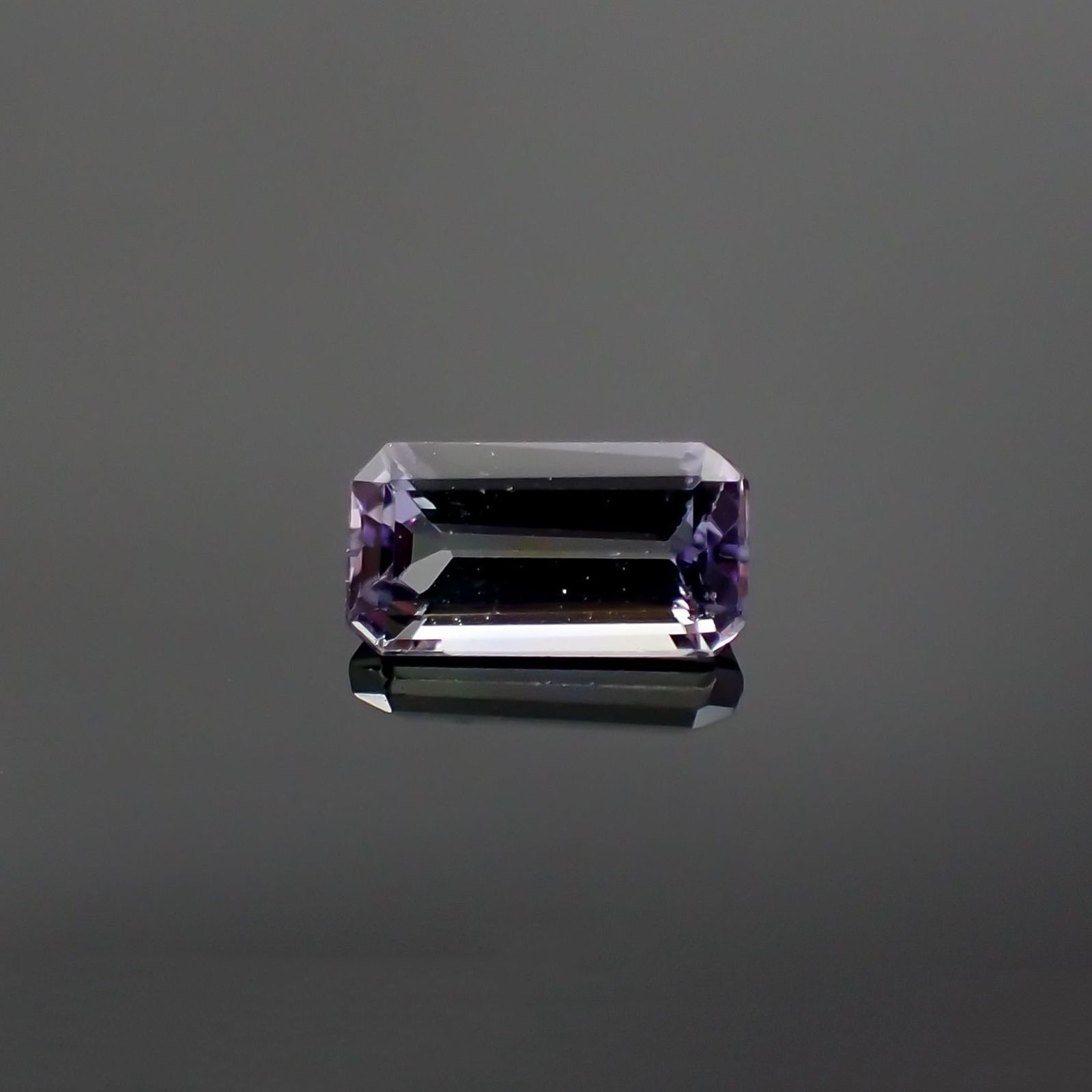 バイカラータンザナイト(宝石名バイカラー・ゾイサイト) タンザニア産 ソ付(彩珠) 0.487ct / 6.2x3.2mm前後 [210711583]