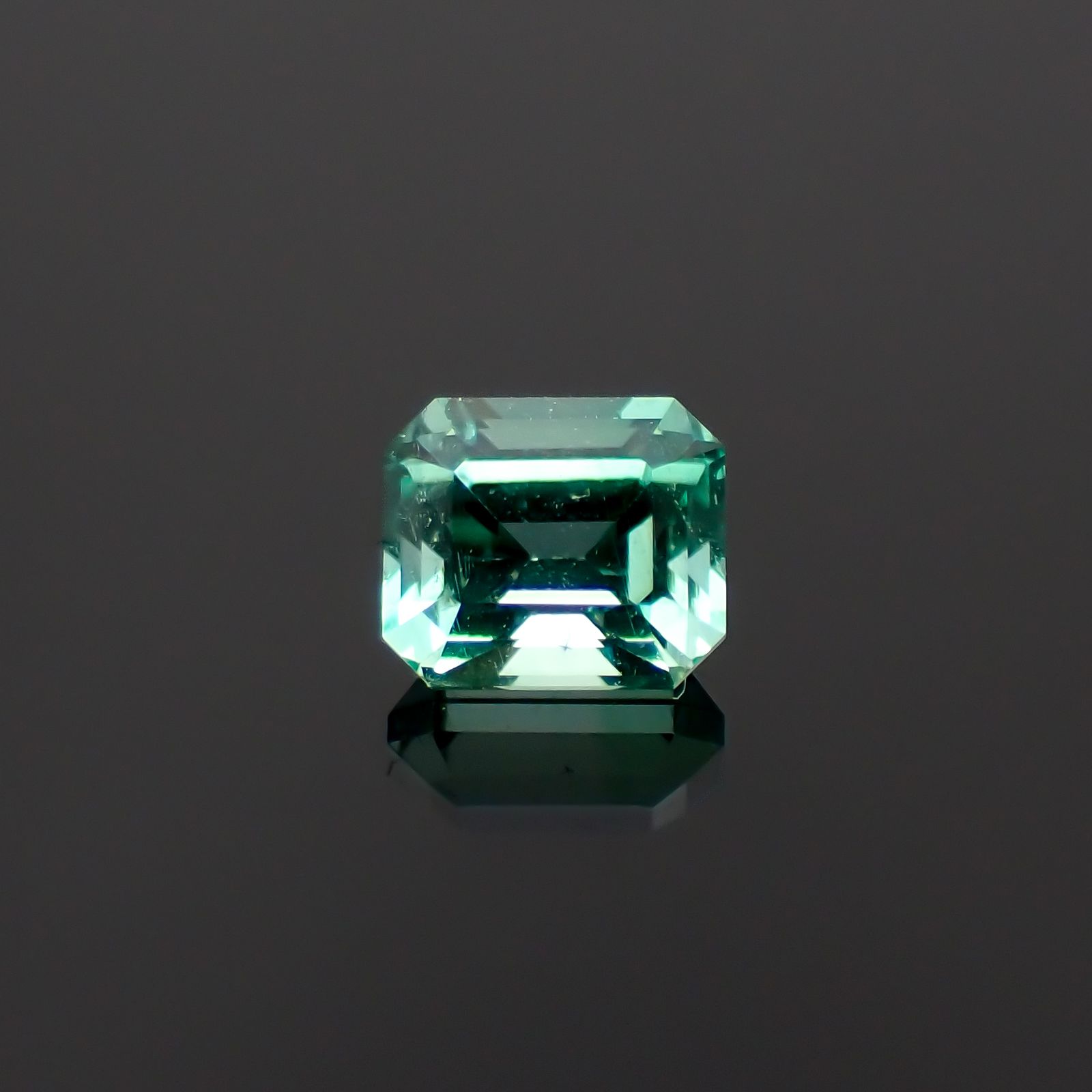 ノンオイル エメラルド ロシア産 0.36ct[230421688]4.3x3.6mm前後