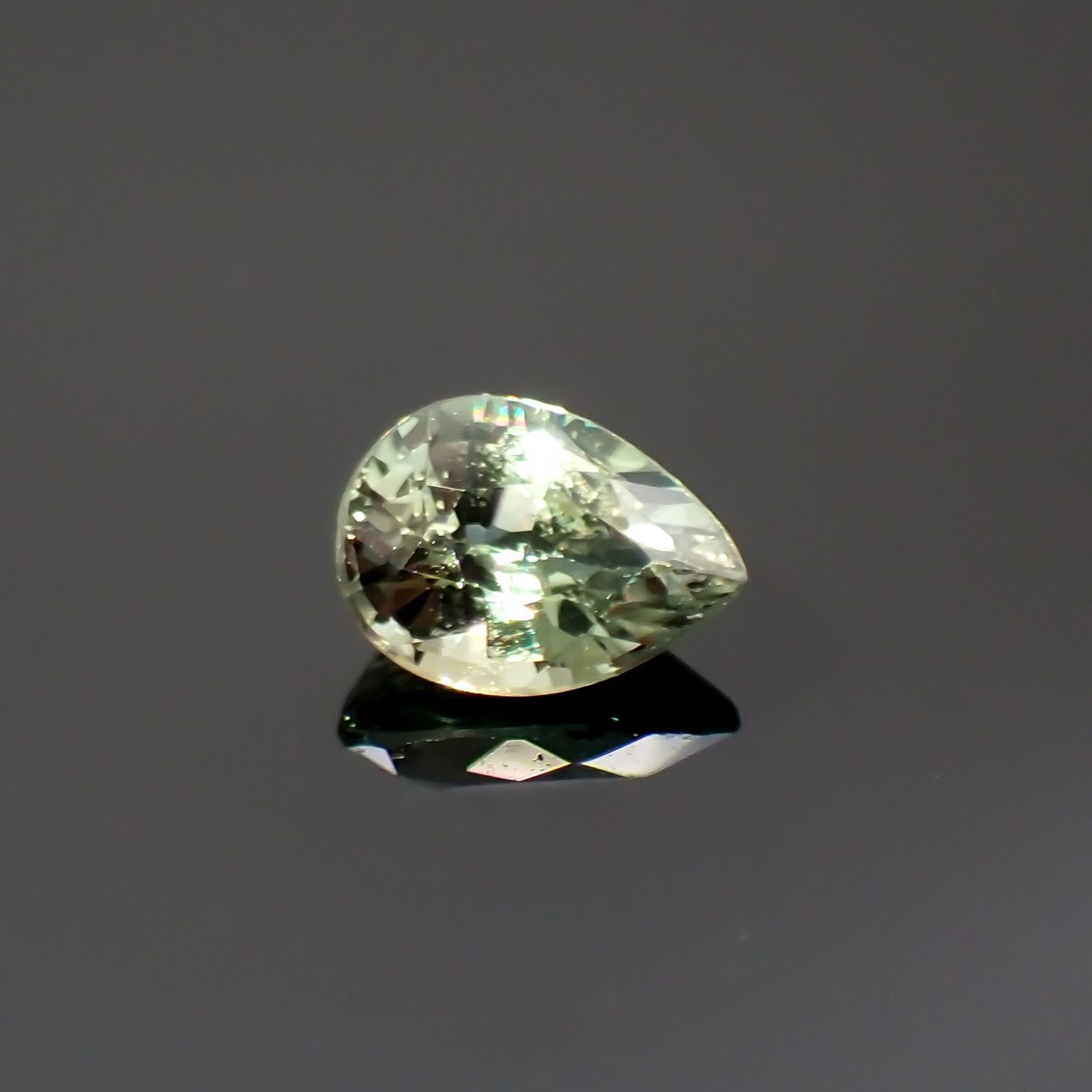 グリーンクリソベリル(宝石名クリソベリル)スリランカ/マダガスカル産 0.28ct 識別済[220114468]4.4x3.3mm前後
