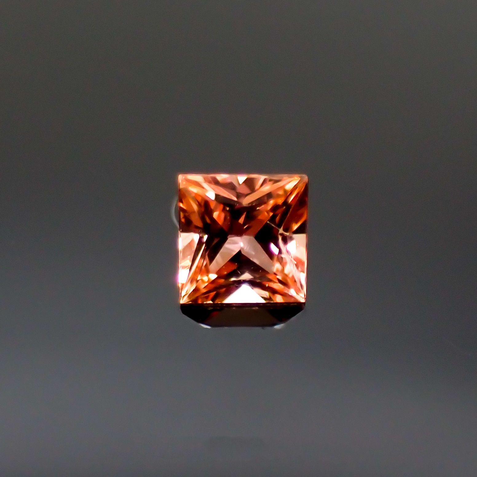 ◇プリンセスカット◇パパラチャサファイア ソーティング付き スリランカ産 ルース 0.097ct[210812606]2.4×2.4mm前後