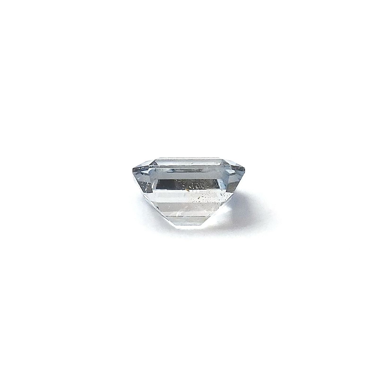 ジェレメジェバイト(宝石名エレメジェバイト)ナミビア産 ソ付(彩珠) 0.250ct / 4x3.1mm前後 [220817283]