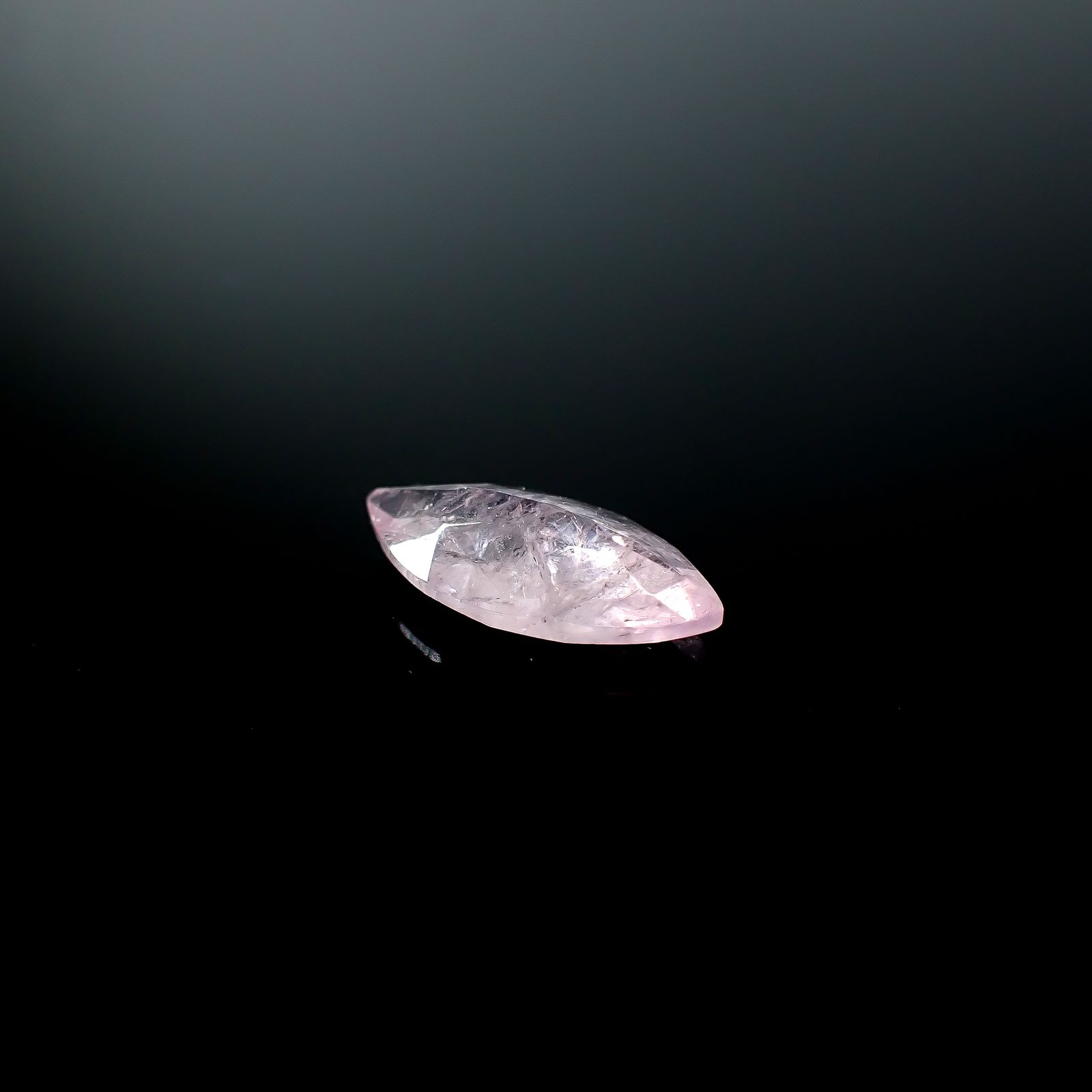 ◇チェッカーカット◇モルガナイト ブラジル産 2.44ct [250730875]14.9x7.4mm前後