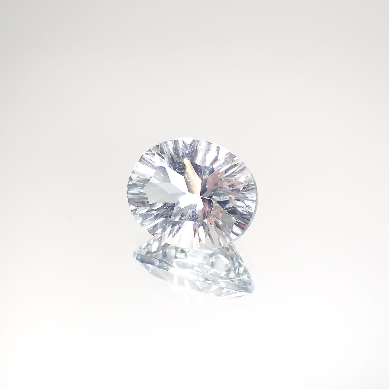 ◇コンケーブカット◇アクアマリン(宝石名アクアマリン) アフリカ産 2.43ct 識別済[211013554]10.1×8.1mm前後