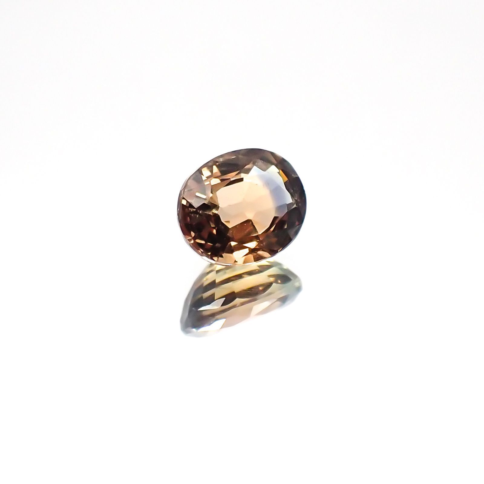 カラーチェンジサファイア 非加熱(宝石名サファイア)タンザニア産 0.68ct 識別済[231124229]5.5x4.4mm前後