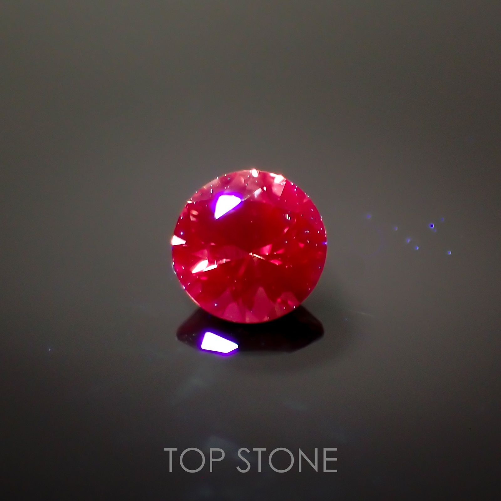 バーガンディーサファイア(宝石名サファイア)タンザニア産 0.38ct 識別済[220115036]4.4x4.3mm前後