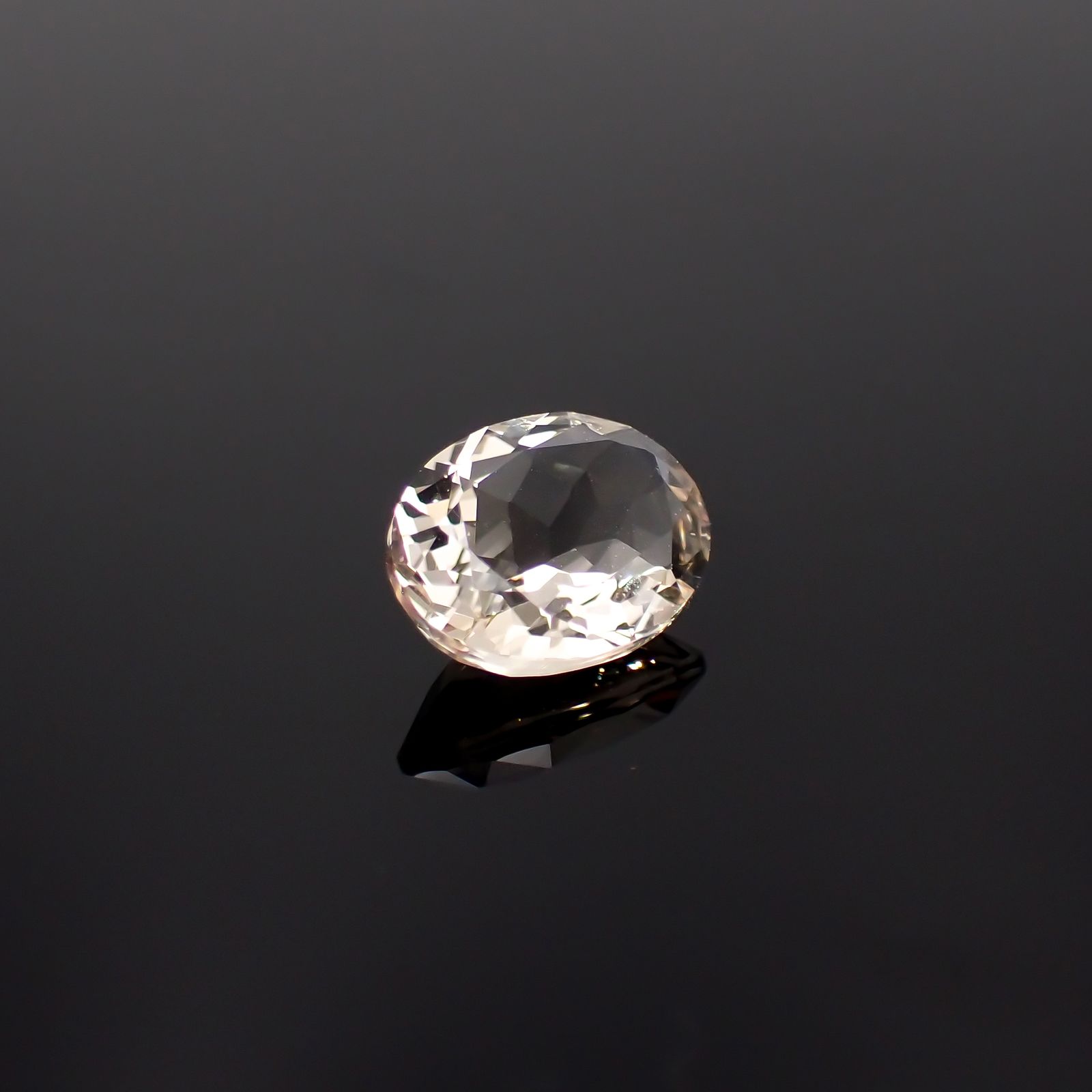 含バリウム・サニディン(宝石名サニディン)ドイツ産 1.82ct 識別済[231224976]9.6x7.3mm前後