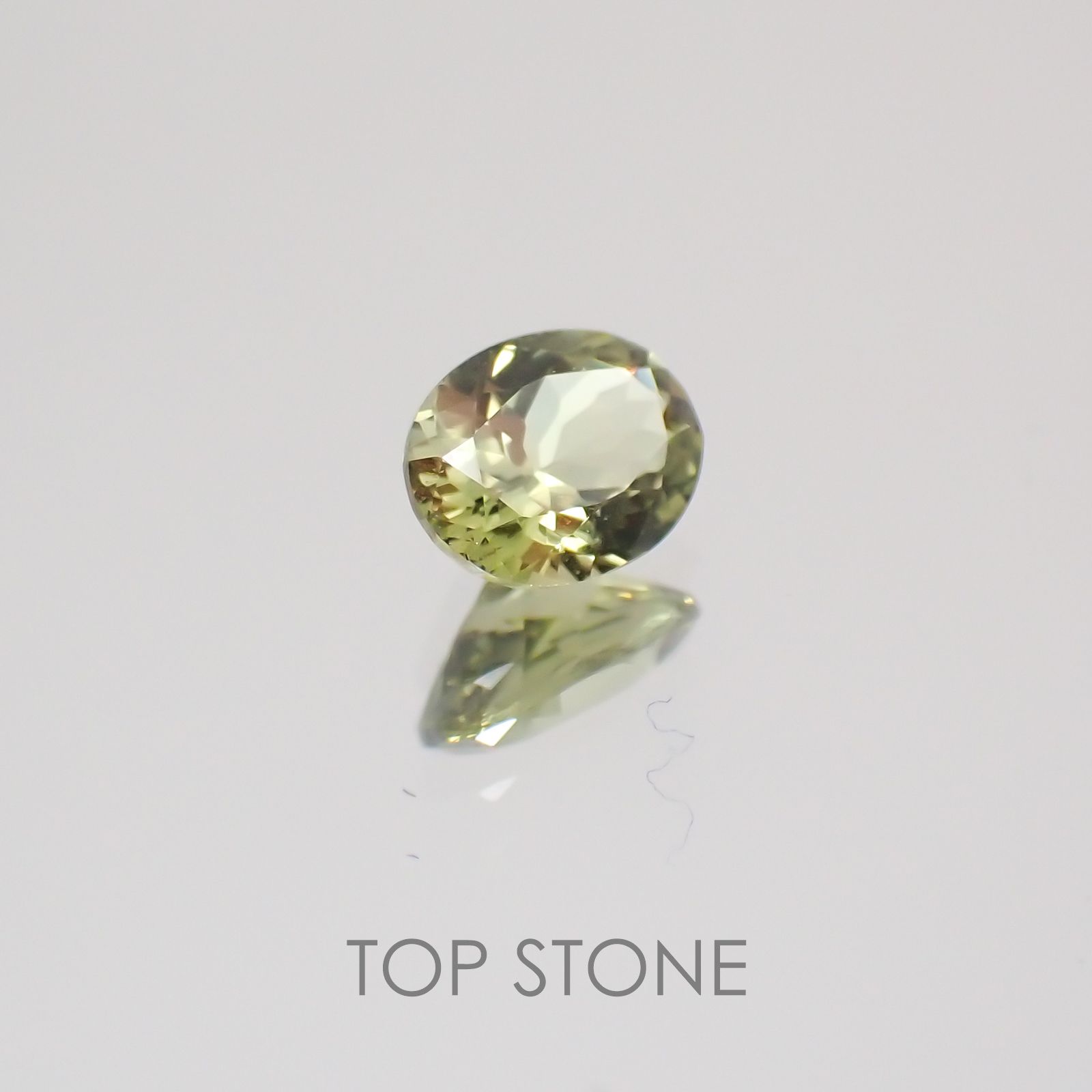 ライムサファイア非加熱(宝石名サファイア) タンザニア産 0.38ct 識別済[20129058]5×3.8mm前後