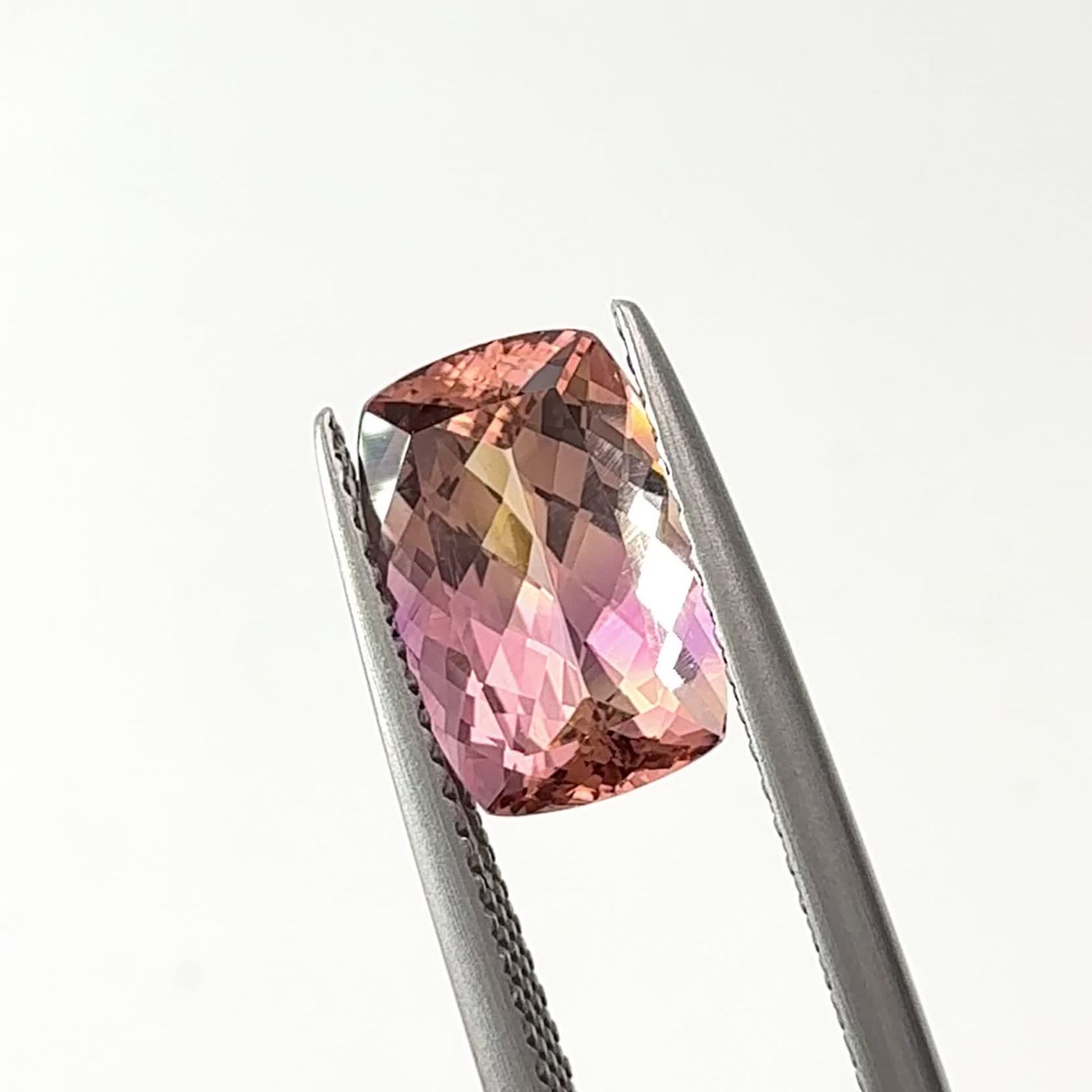 インペリアルトパーズとは｜皇帝の名を冠する宝石の物語 | TOP STONE