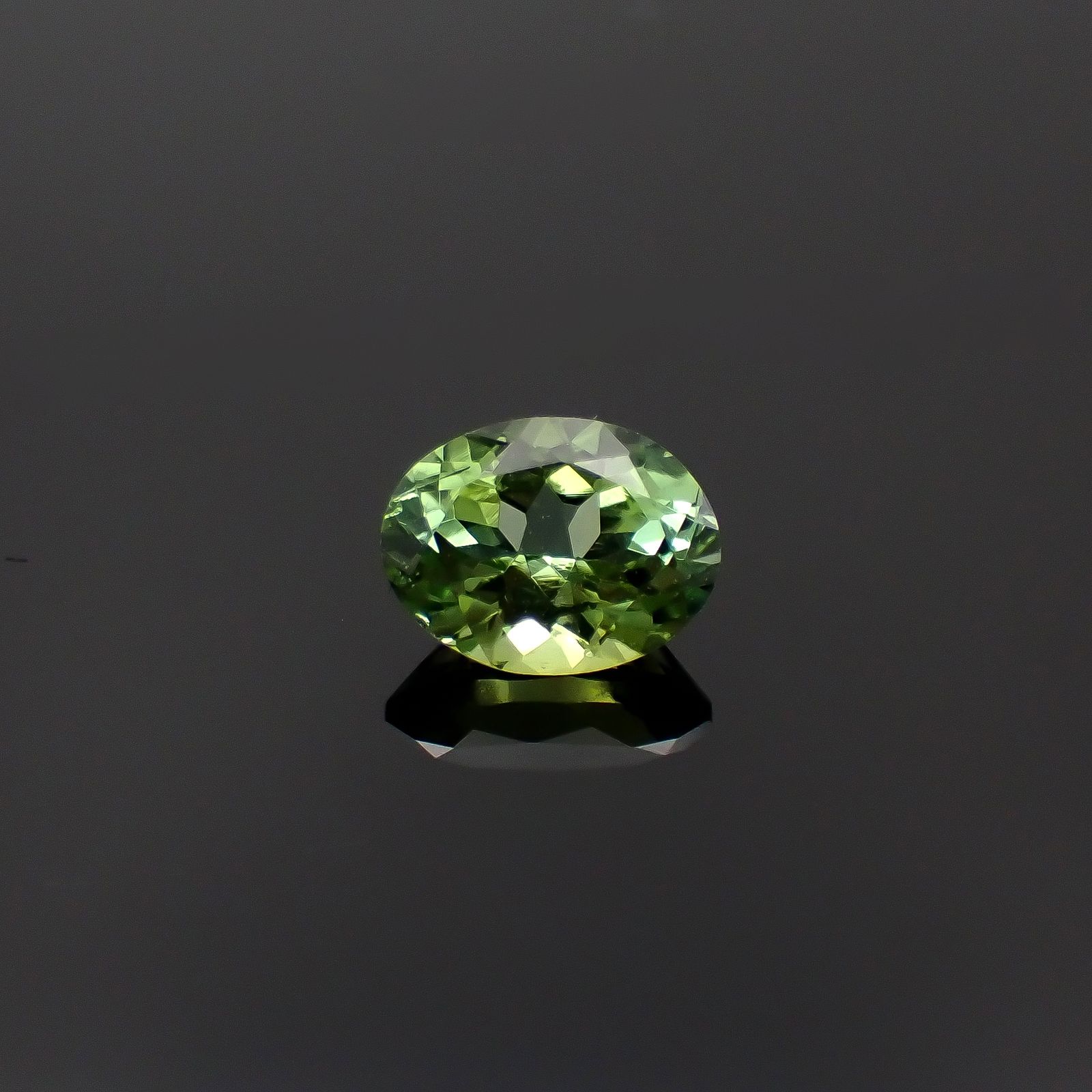 グリーントルマリン モザンビーク/コンゴ産 1.56ct[240527790]8.4x6.4mm前後