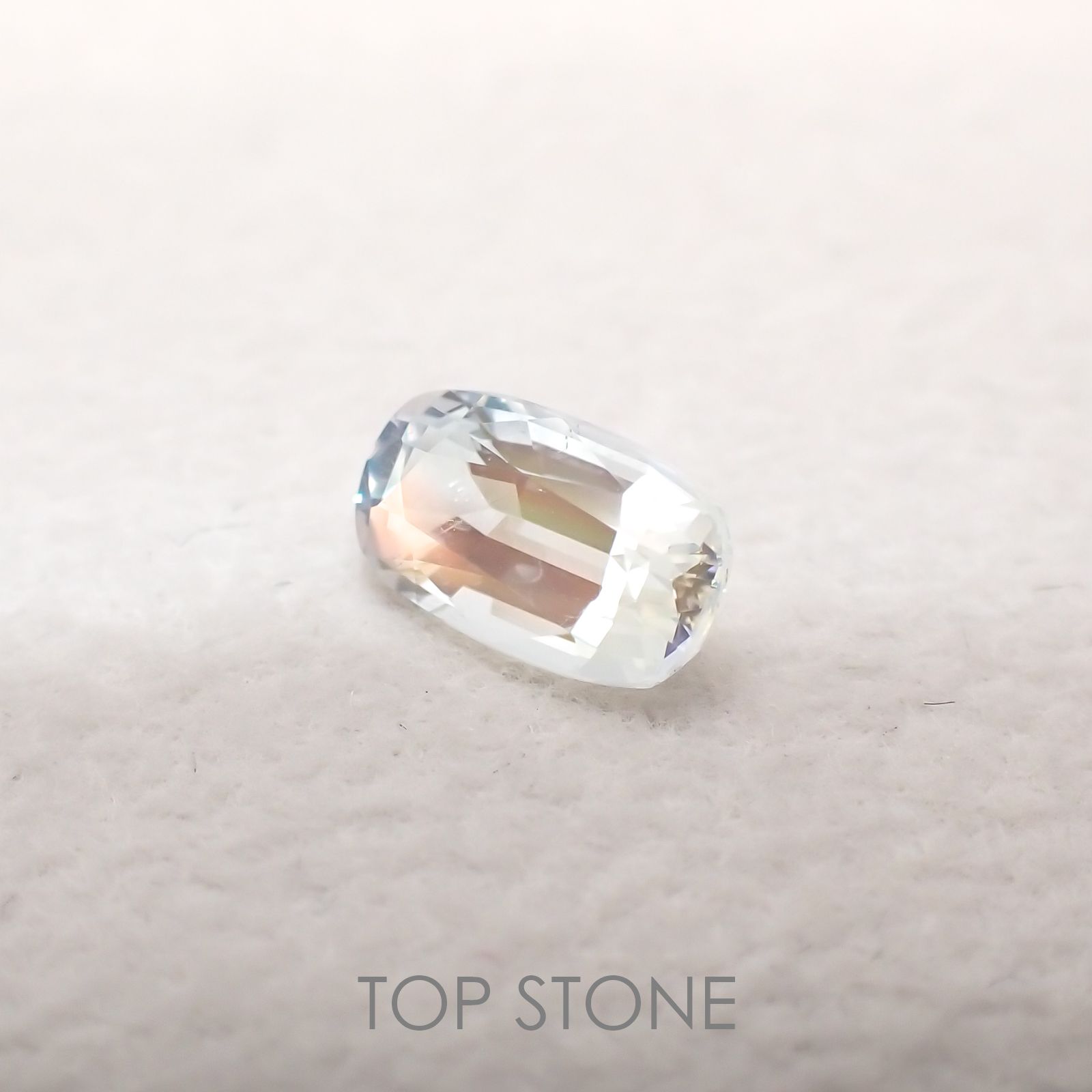 レインボームーンストーン(アンデシンラブラドライト) マダガスカル産 ルース 0.9ct[210410402]8×4.6mm前後