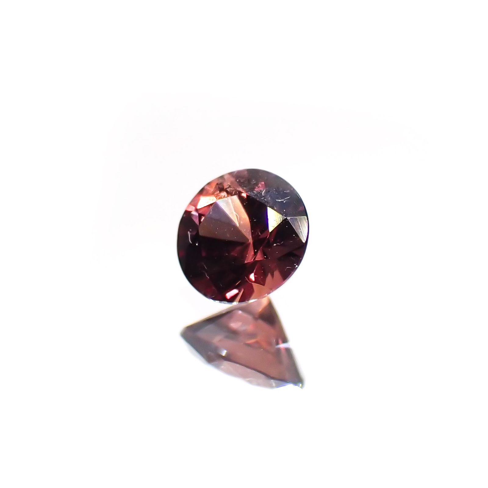 バーガンディーサファイア(宝石名サファイア)タンザニア産 識別済 0.38ct / 4.4x4.3mm前後 [220115036]