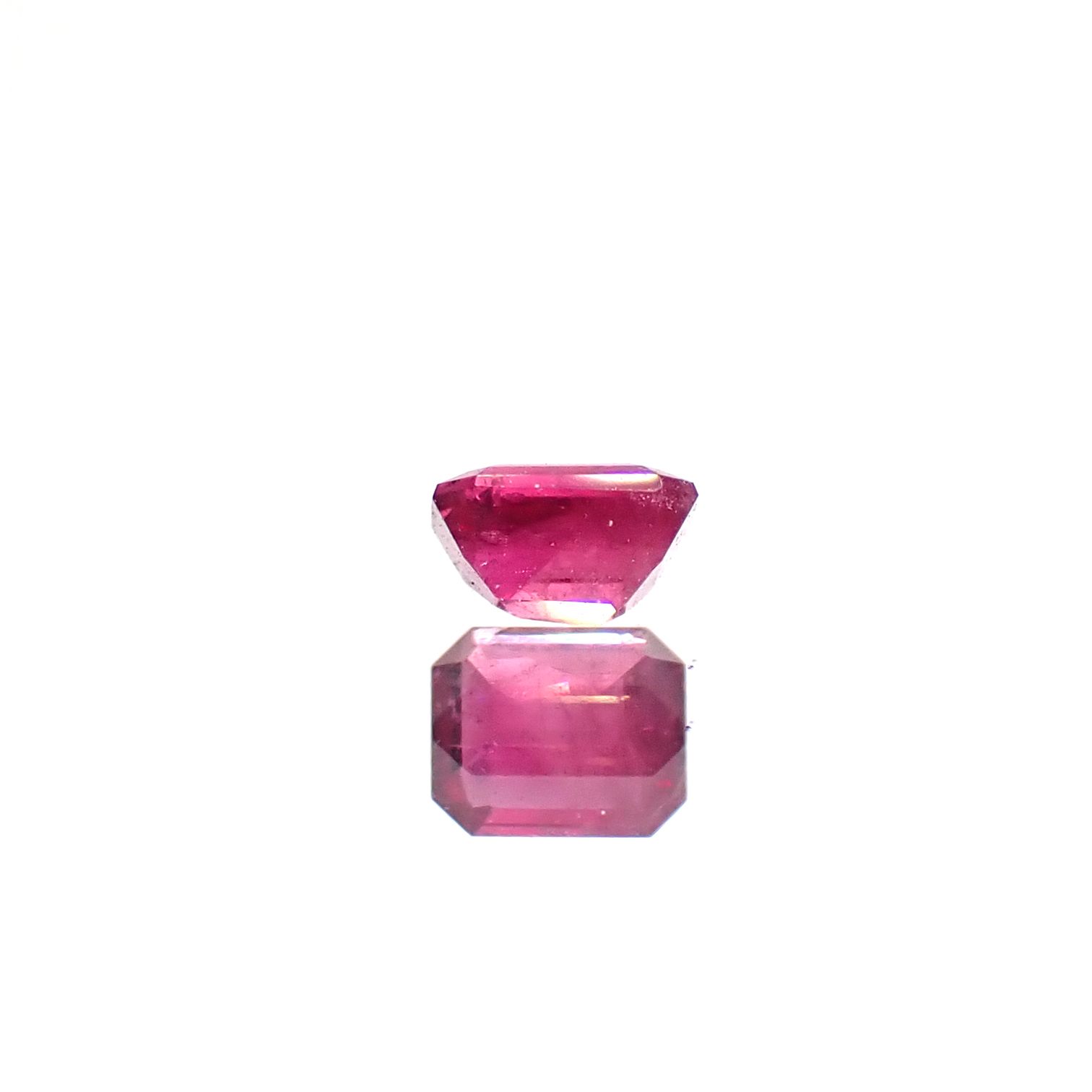 レッドベリル/ピンクベリル アメリカ・ユタ州産 0.12ct [250530376]3.3x2.8mm前後