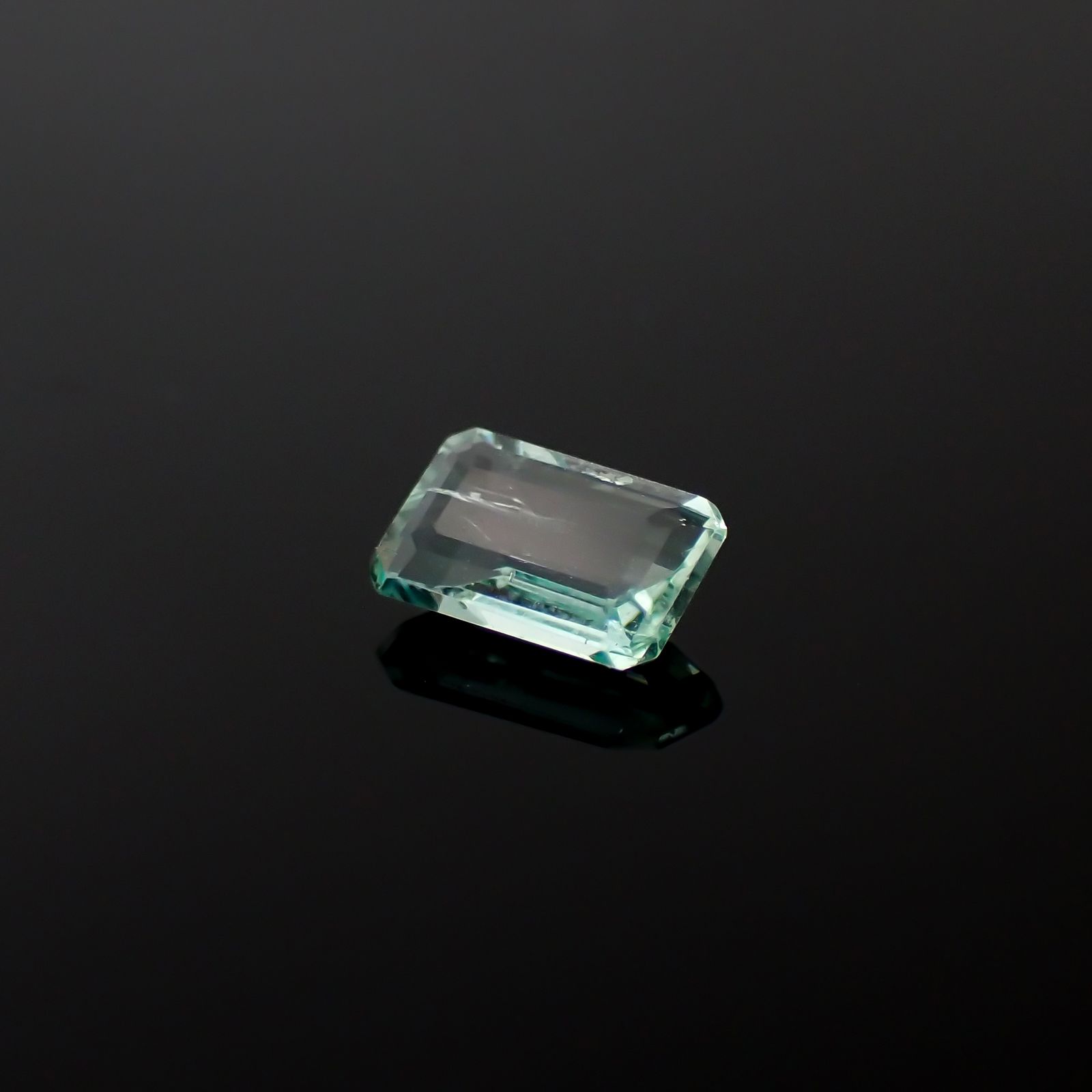 パステルカラーエメラルド コロンビア産 0.44ct[240225960]6x3.8mm前後