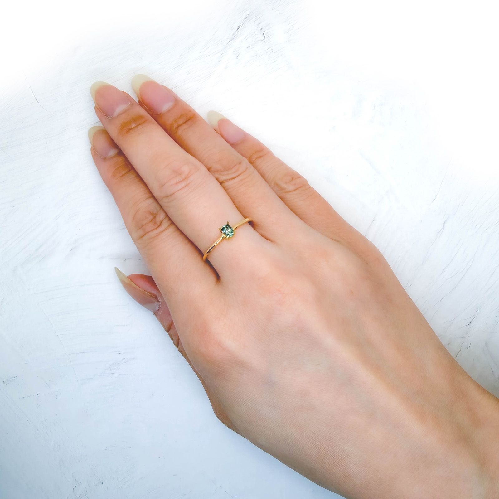 グリーンゾイサイト(宝石名グリーン・ゾイサイト)タンザニア産 識別済 0.17ct / 3.9x2.8mm前後 [260932854]