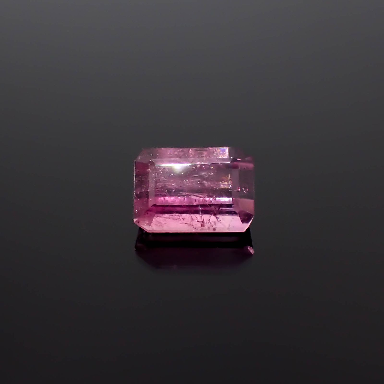 パープルトルマリン アフガニスタン産 1.60ct / 7.5x5.5mm前後 [251131313]