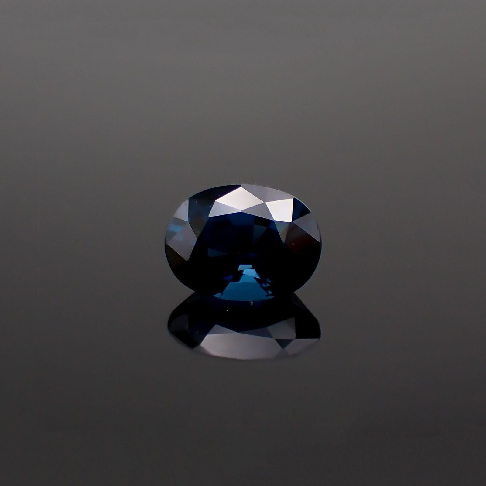コバルトブルースピネル(宝石名ブルー・スピネル)スリランカ産 ソ付(日独) 1.249ct / 7.27x5.47mm前後 [221018928]