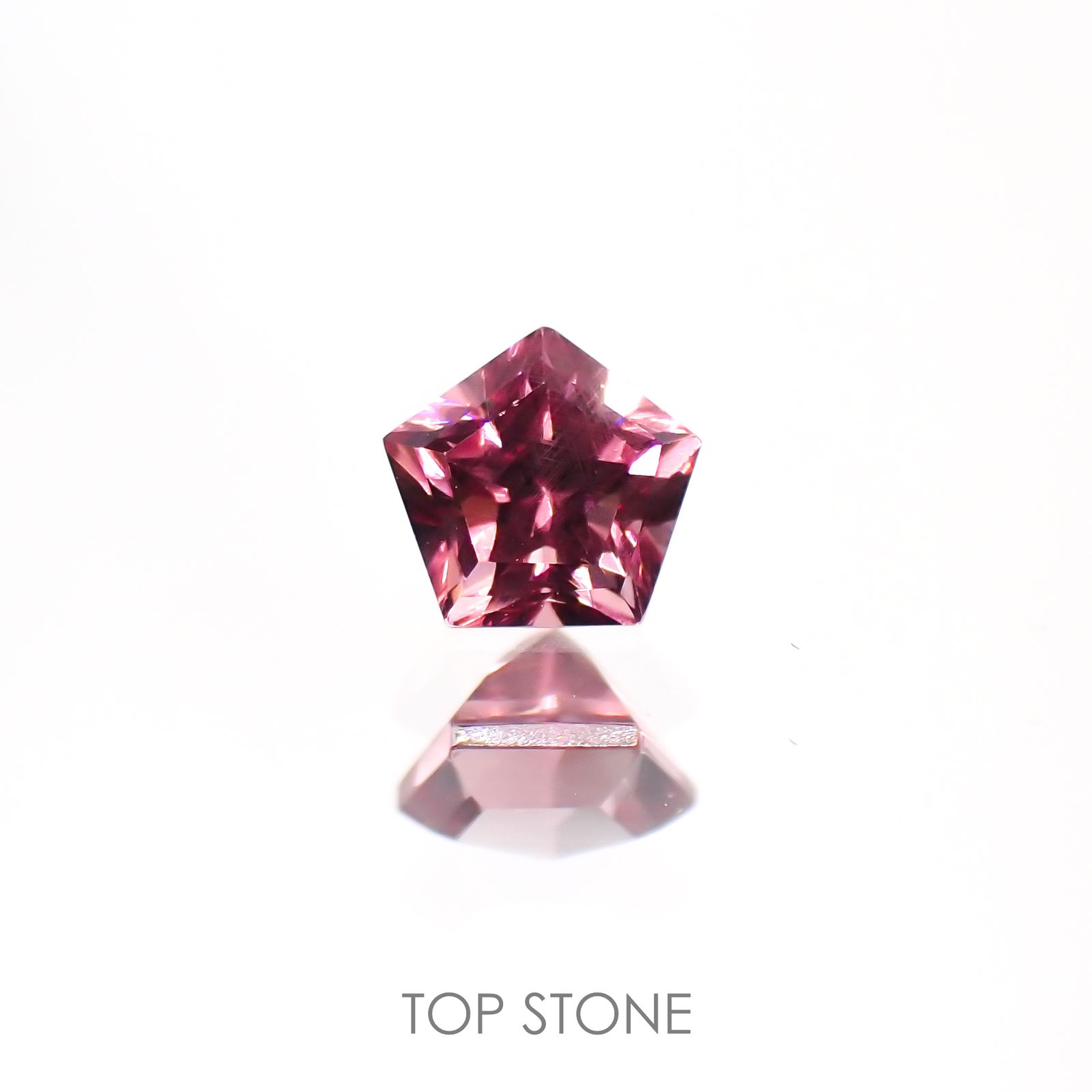 ◇ペンタゴンカット◇マラヤガーネット(宝石名ガーネット)タンザニア産 0.37ct 識別済[220113834]4.1x4.2mm前後