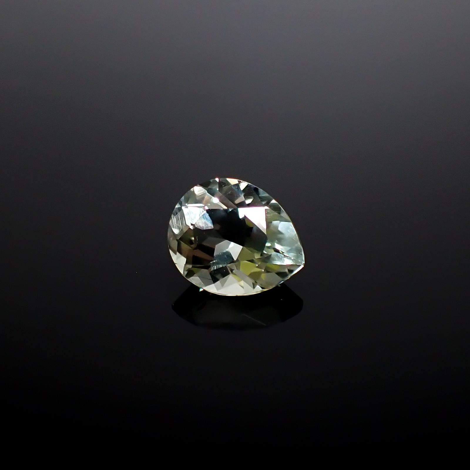 プラシオライト(グリーンアメジスト) ブラジル産 4.04ct [241229571]12.3x10.1mm前後