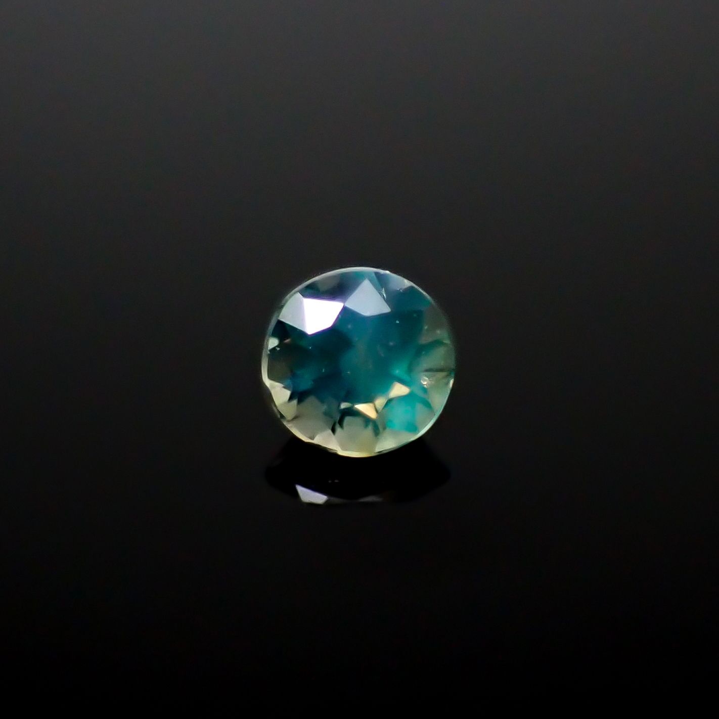 アレキサンドライトキャッツアイ ブラジル・ミナスジェライス州ヘマチタ鉱山産 0.086ct[240929038]2.5x2.5mm前後