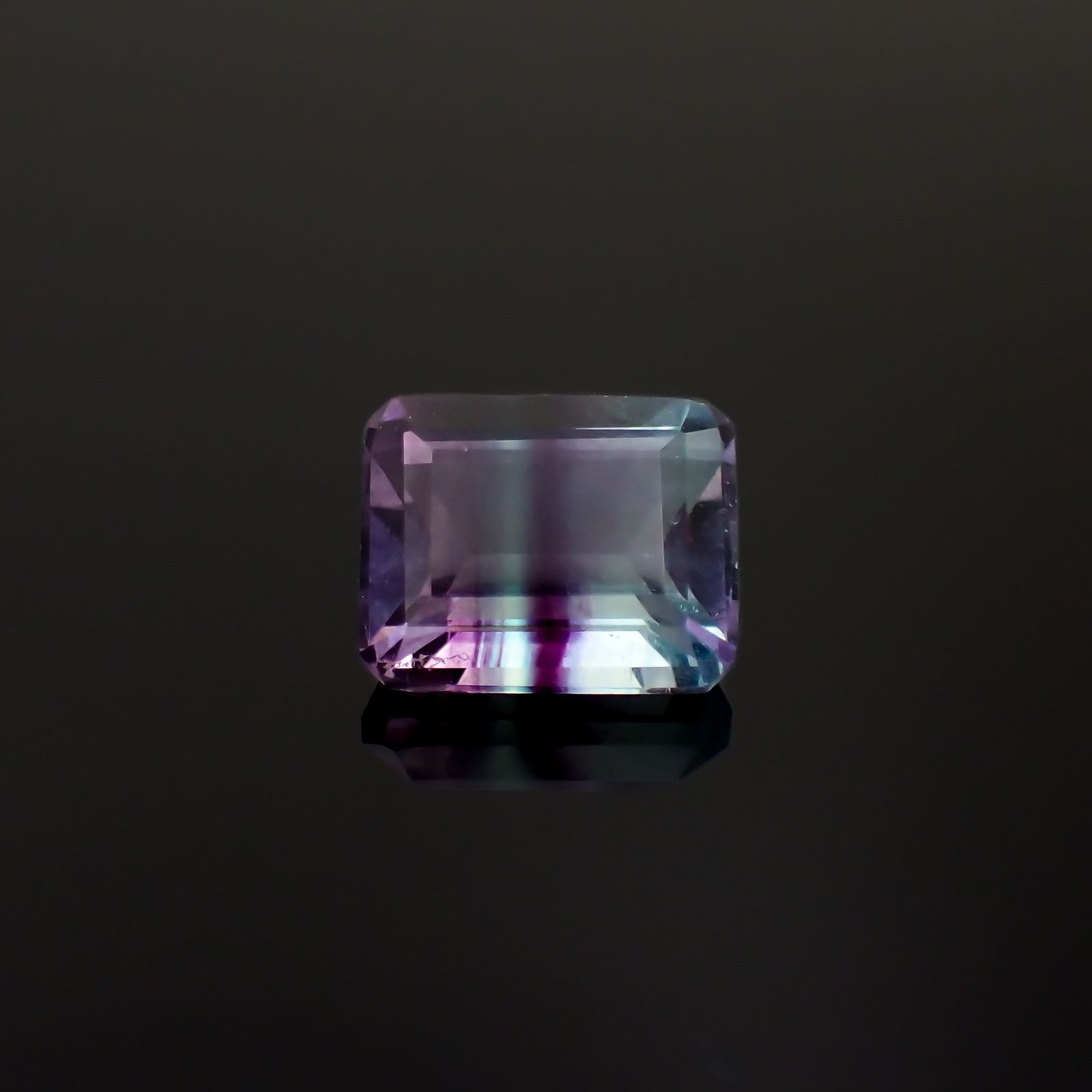 パーティカラーフローライト フルオレッセンス ブラジル産 4.32ct[230823267]10.1x8.1mm前後