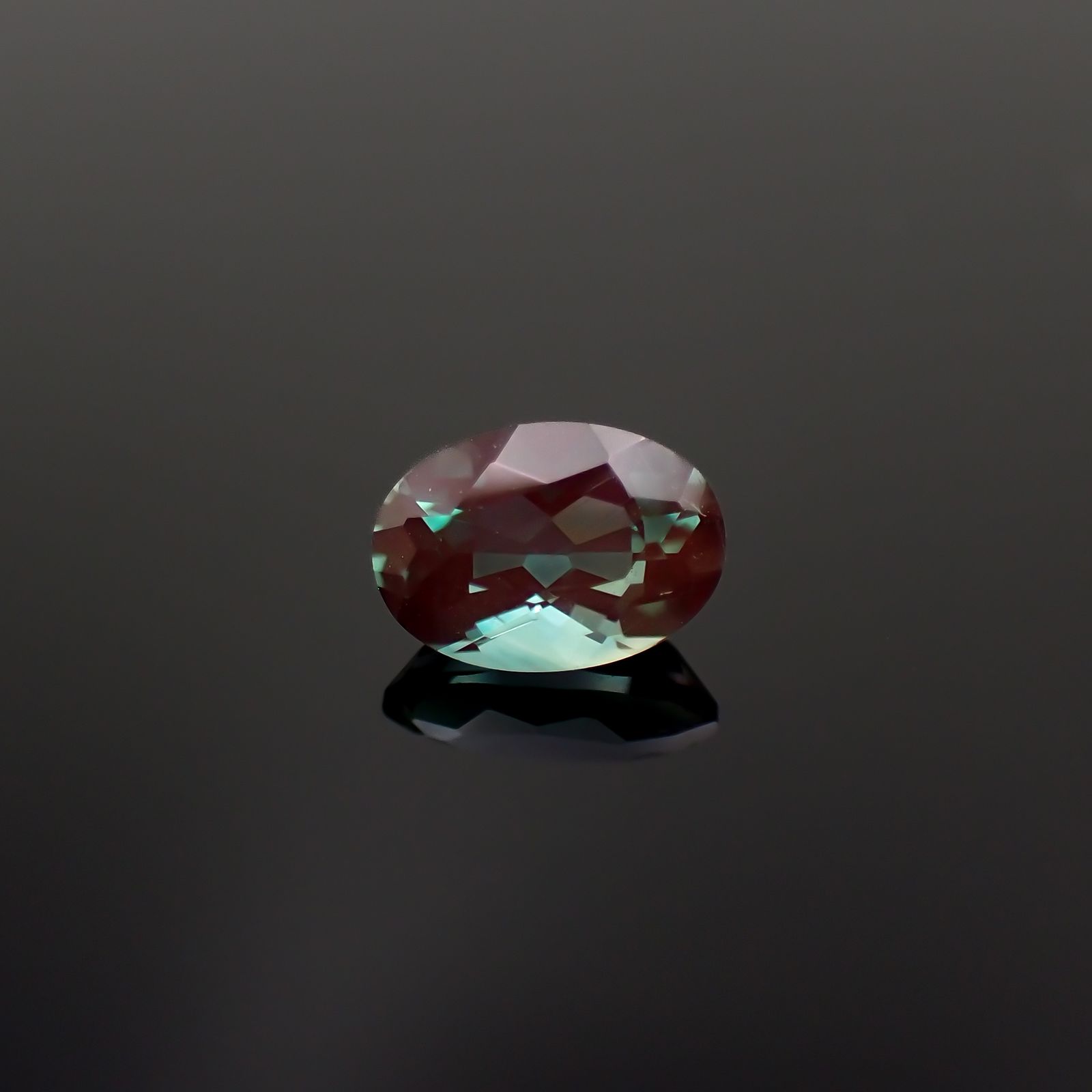 カラーチェンジアンデシン モンゴル産 0.71ct[230421478]6.9x4.8mm前後